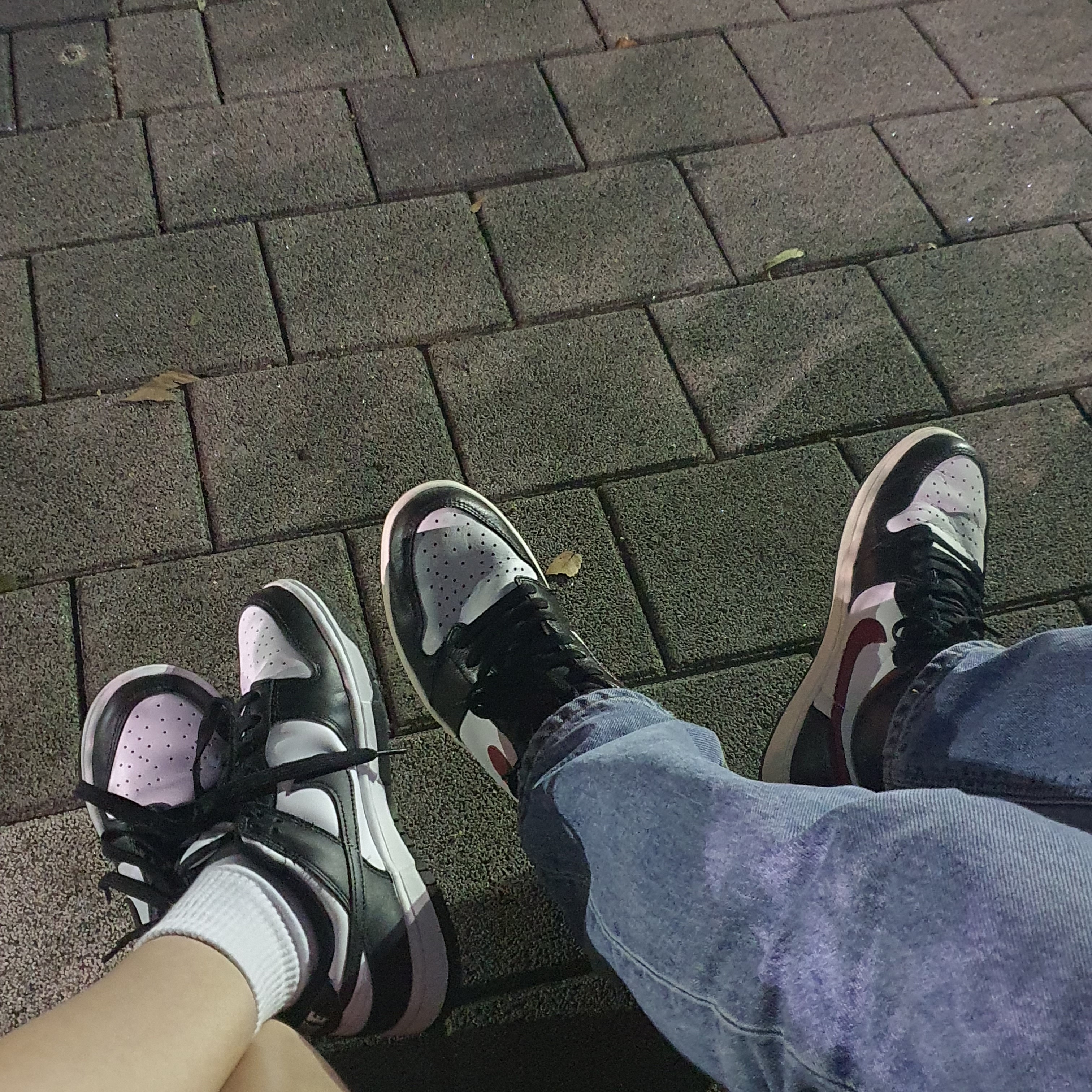 (W) Nike Dunk Low Black, Jordan 1 Retro High OG Gym Red 착용 스타일
