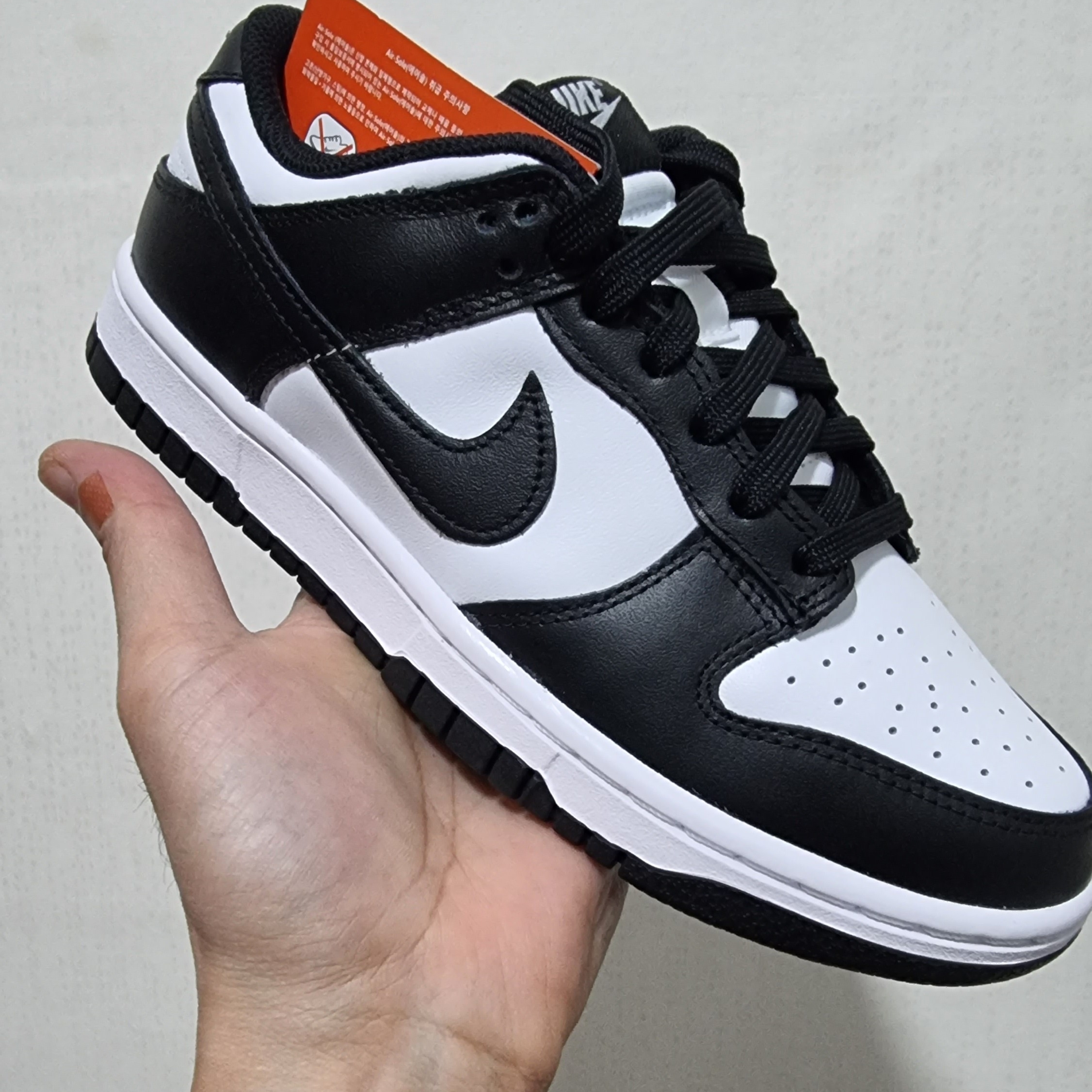 (W) Nike Dunk Low Black 착용 스타일 - 3