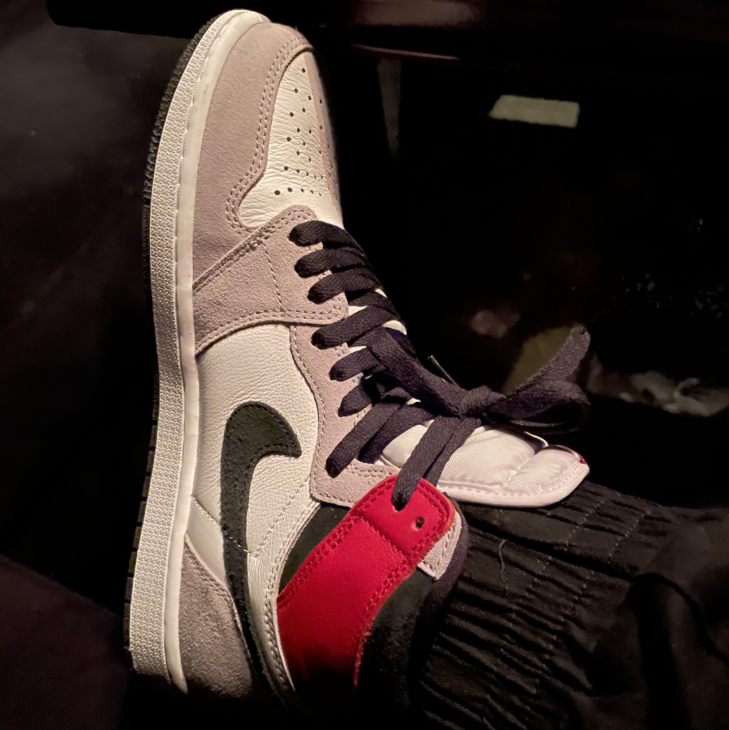 Jordan 1 Retro High OG Light Smoke Grey 착용 스타일