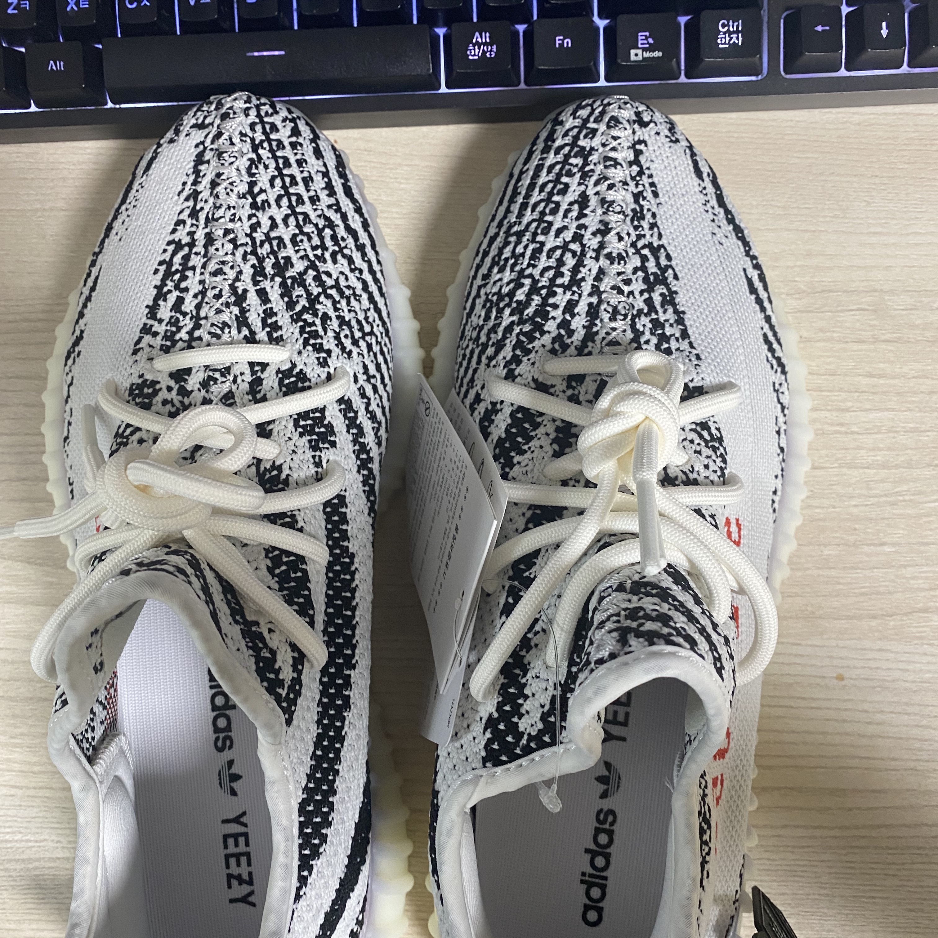 Adidas Yeezy Boost 350 V2 Zebra 2017/2019/2020 착용 스타일 - 3