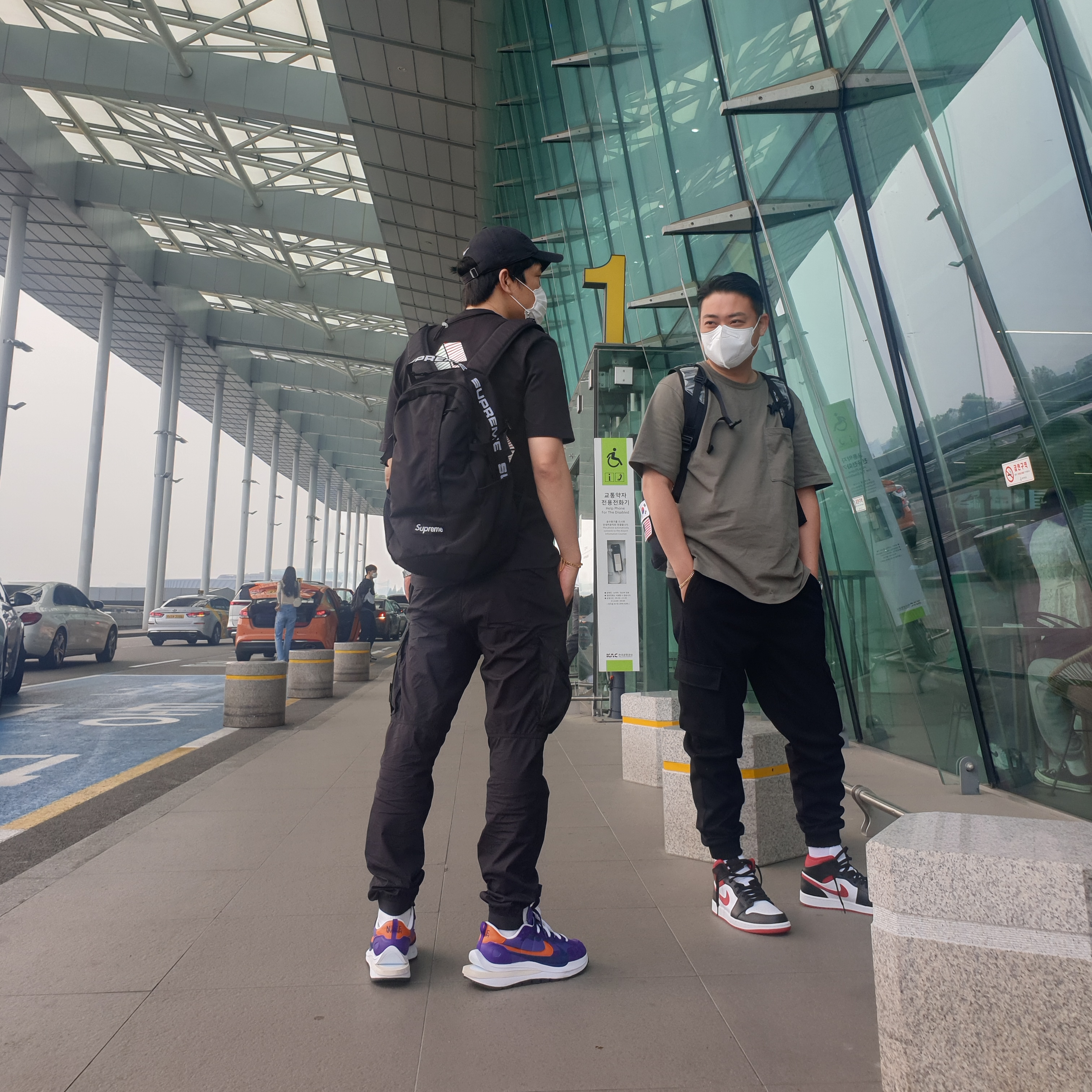 Nike x Sacai VaporWaffle Dark Iris, Jordan 1 Mid Gym Red Black White ์ฐฉ์ฉ ์คํ์ผ