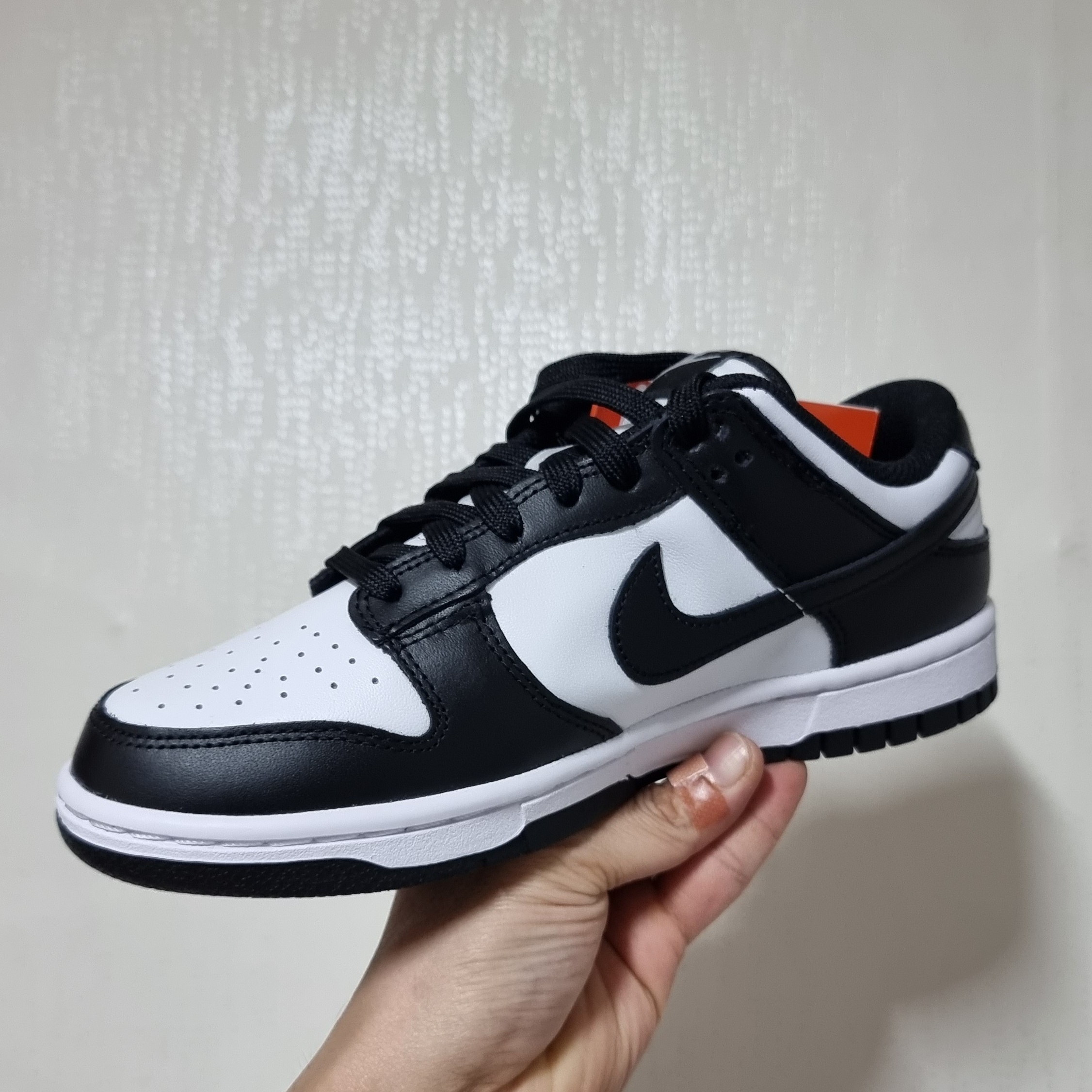(W) Nike Dunk Low Black 착용 스타일 - 2