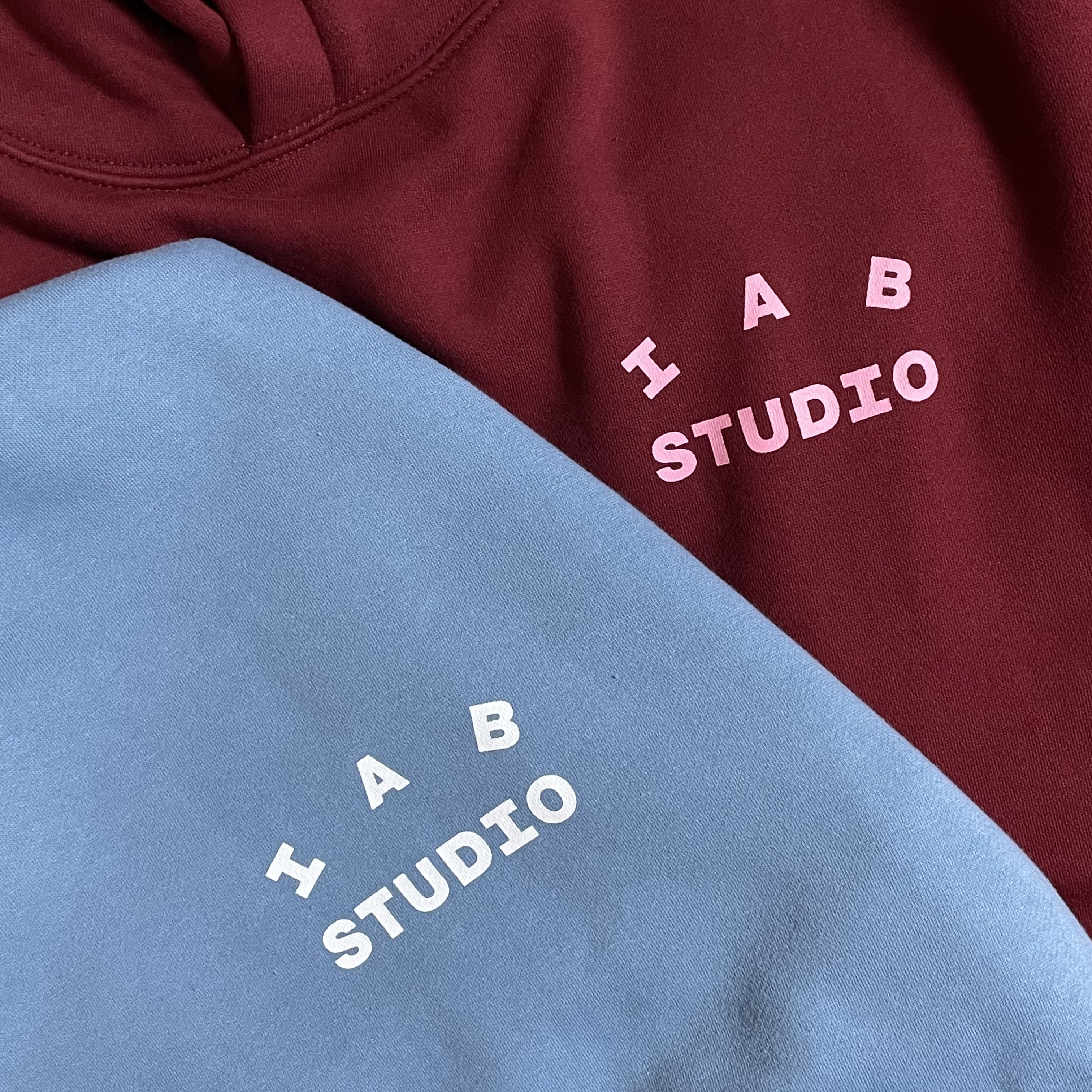 IAB Studio Hoodie Raspberry, IAB Studio Crewneck Sky Blue 착용 스타일