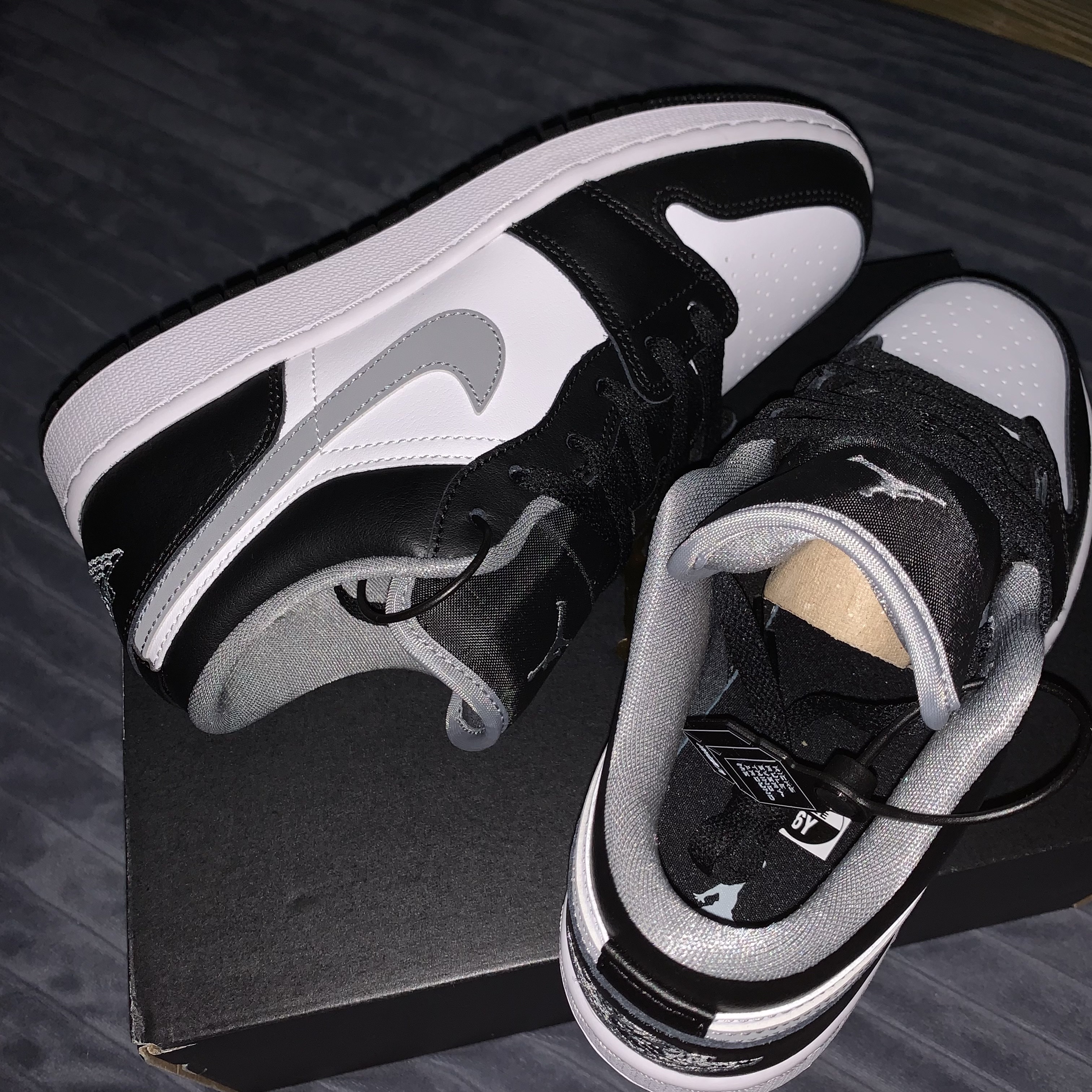 Jordan 1 Low Black Particle Grey, (GS) Jordan 1 Low Black Particle Grey 착용 스타일 - 2