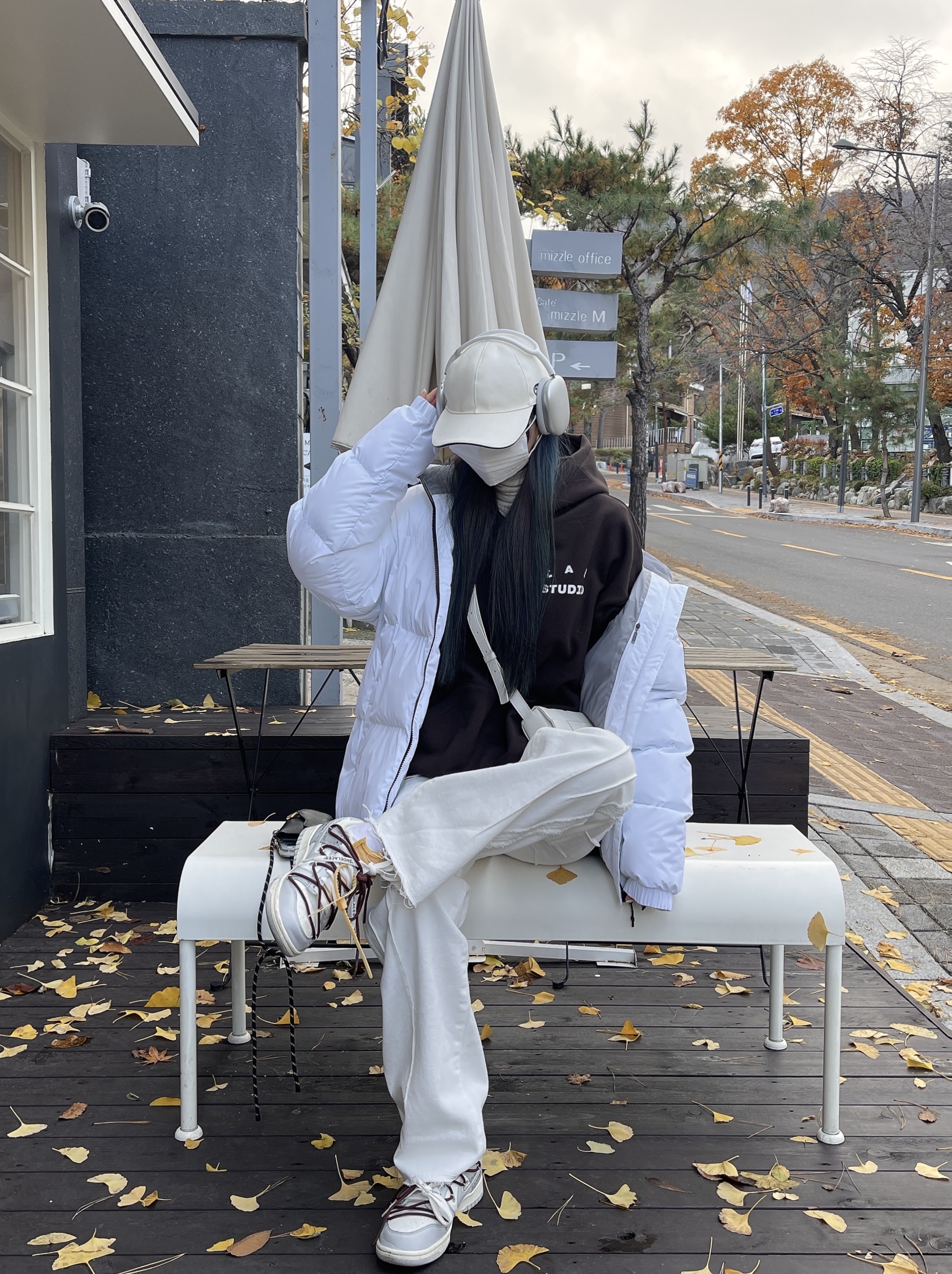 IAB Studio Hoodie Brown, Nike x Off-White Dunk Low The 50 - Lot 46 착용 스타일 - 1