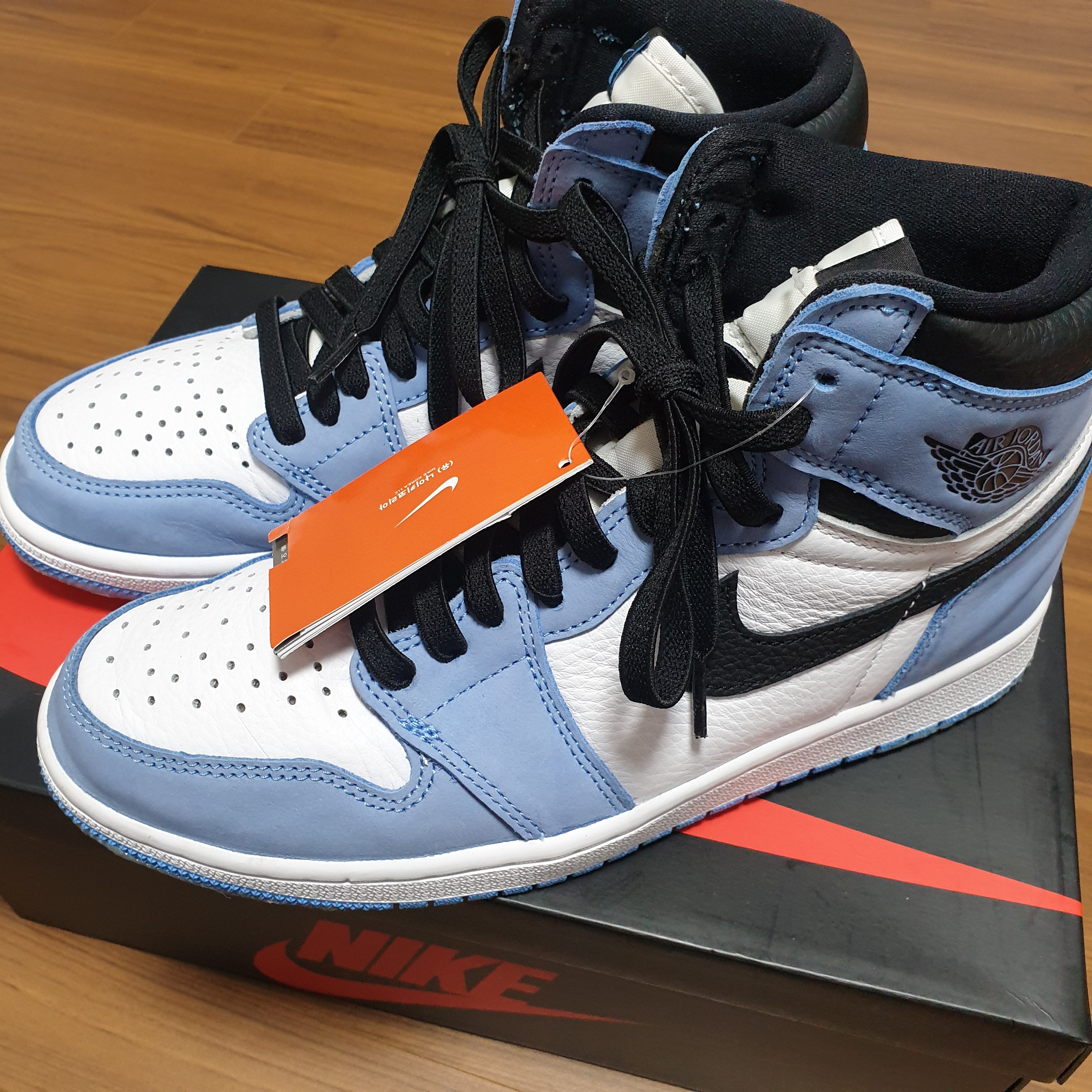 Jordan 1 Retro High OG University Blue 착용 스타일 - 1