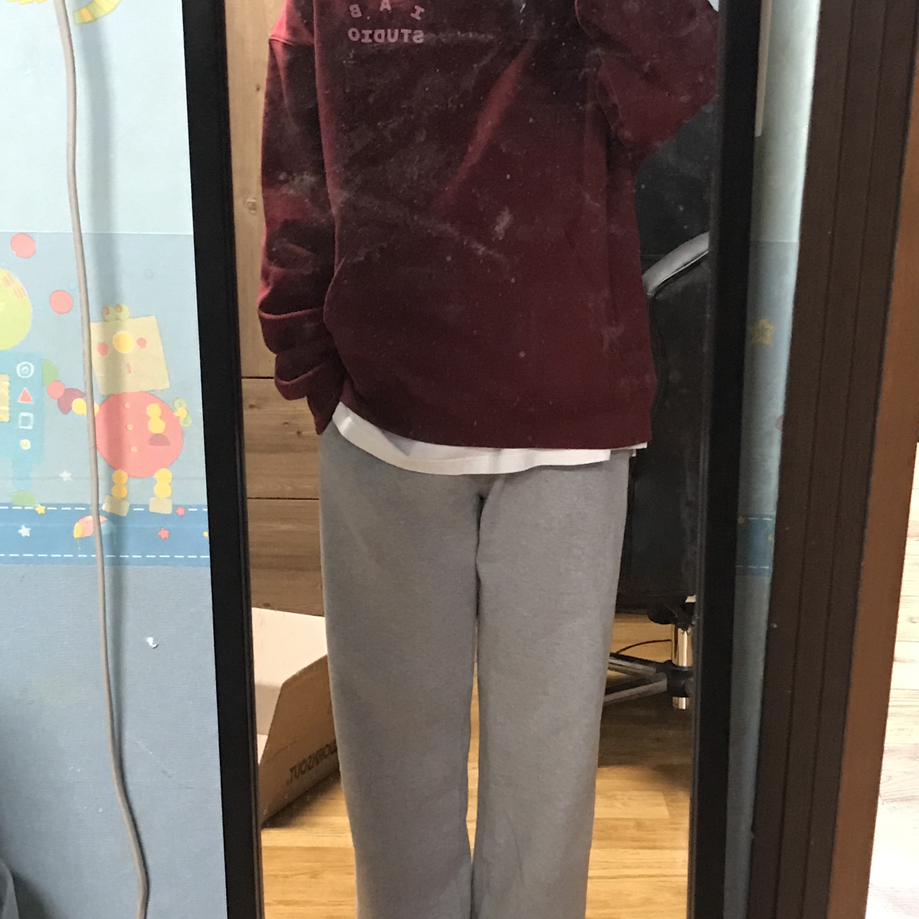 IAB Studio Hoodie Raspberry 착용 스타일