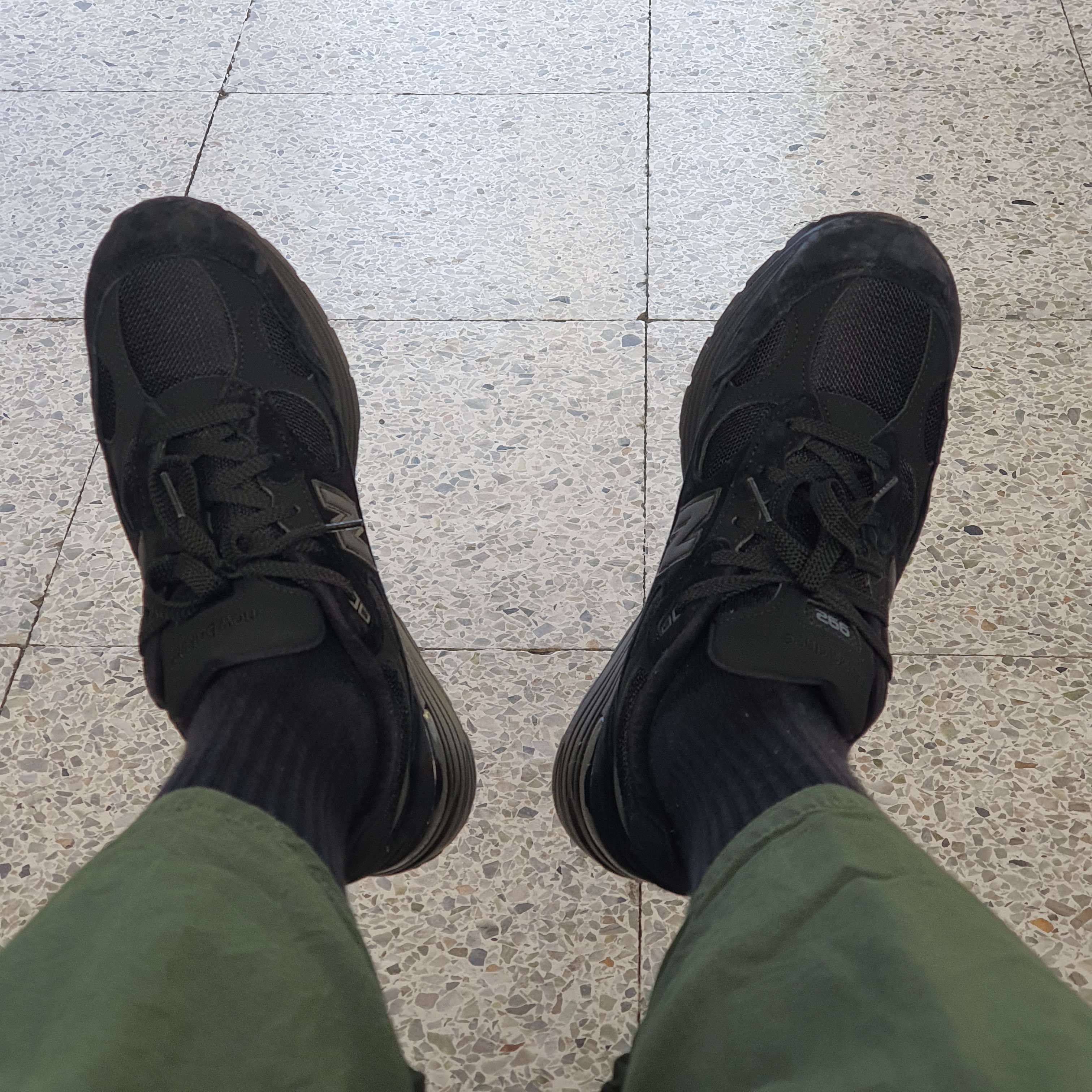 New Balance 992 Made in USA Triple Black 착용 스타일
