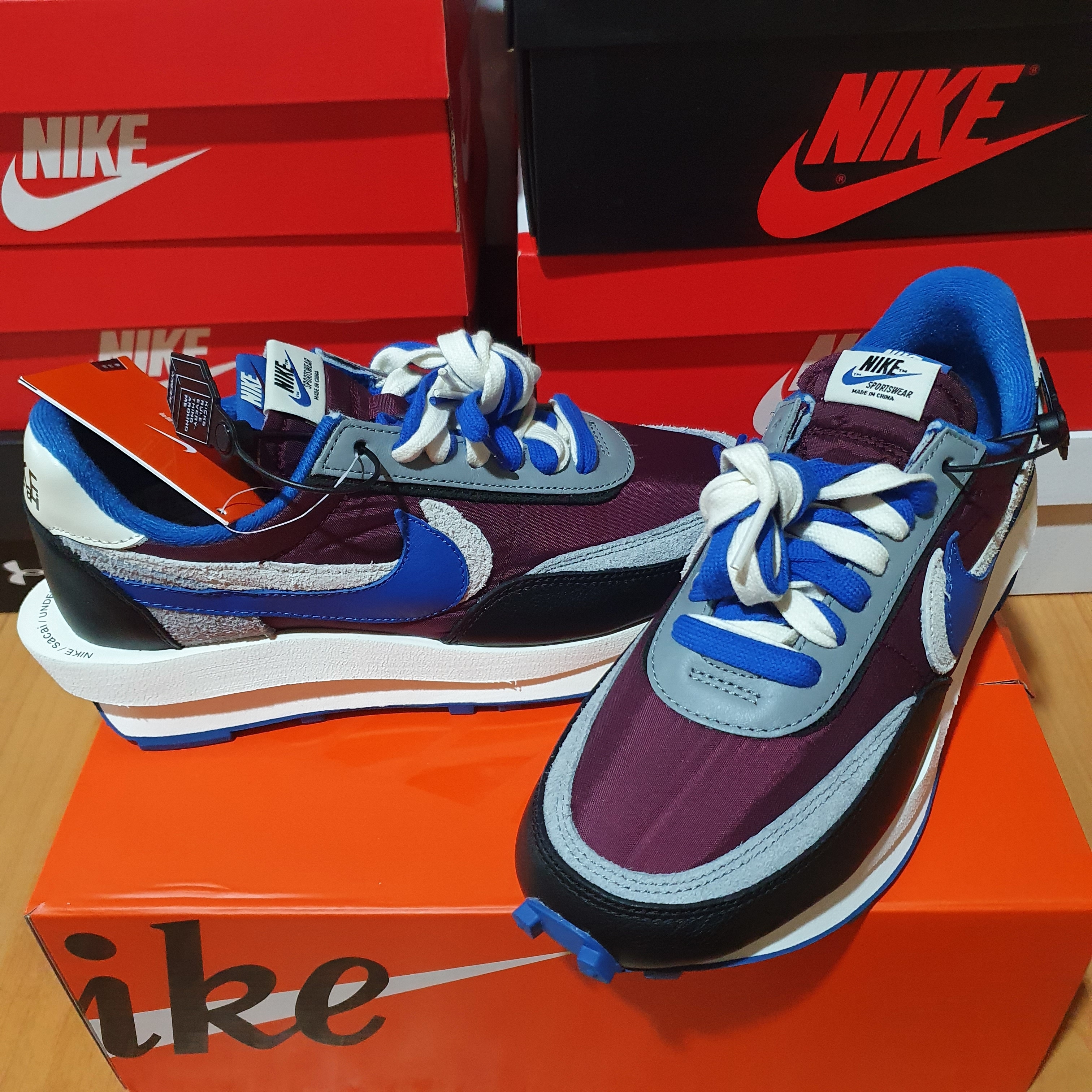 Nike x Sacai x Undercover LDWaffle Night Maroon Team Royal 착용 스타일 - 3
