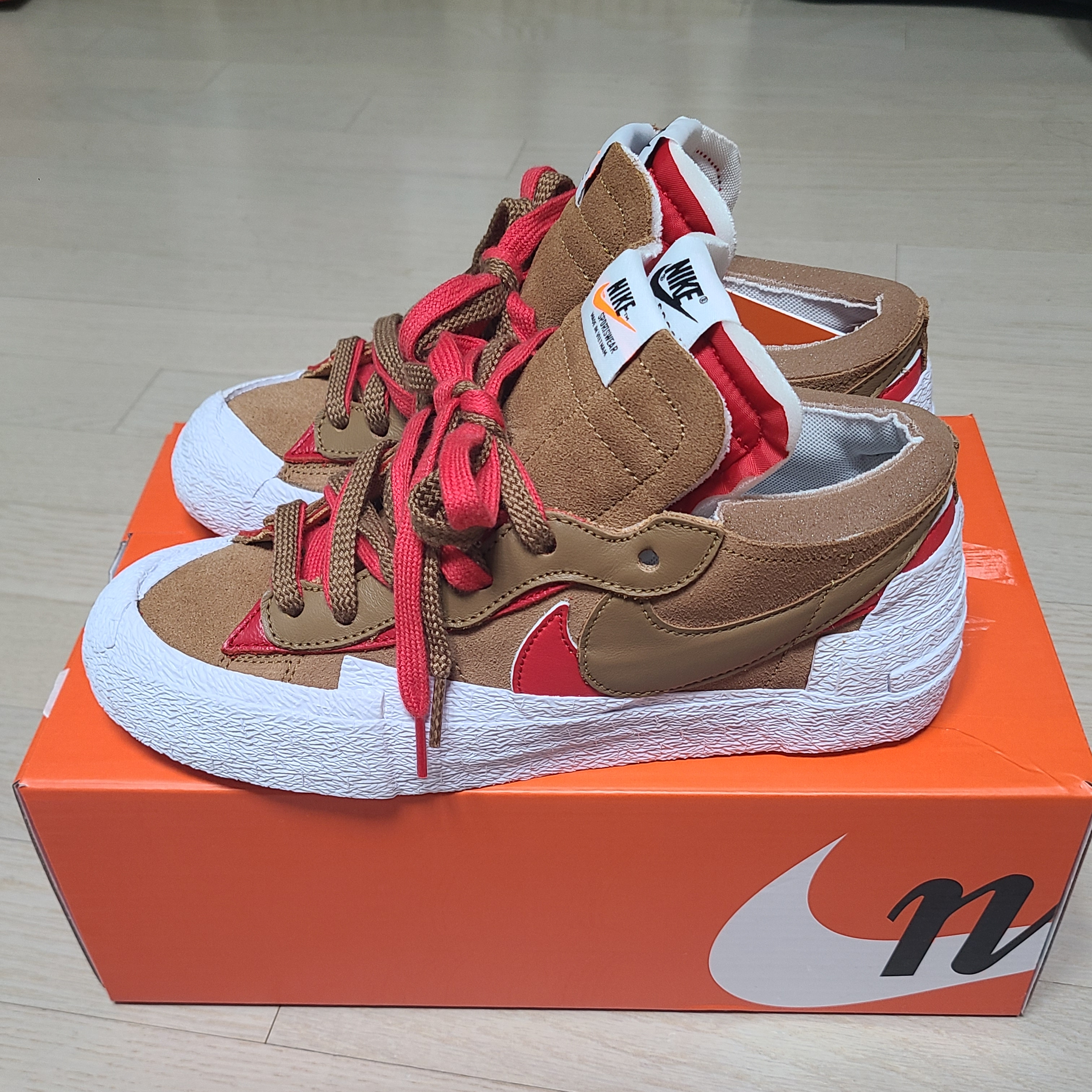 Nike x Sacai Blazer Low British Tan 착용 스타일 - 2