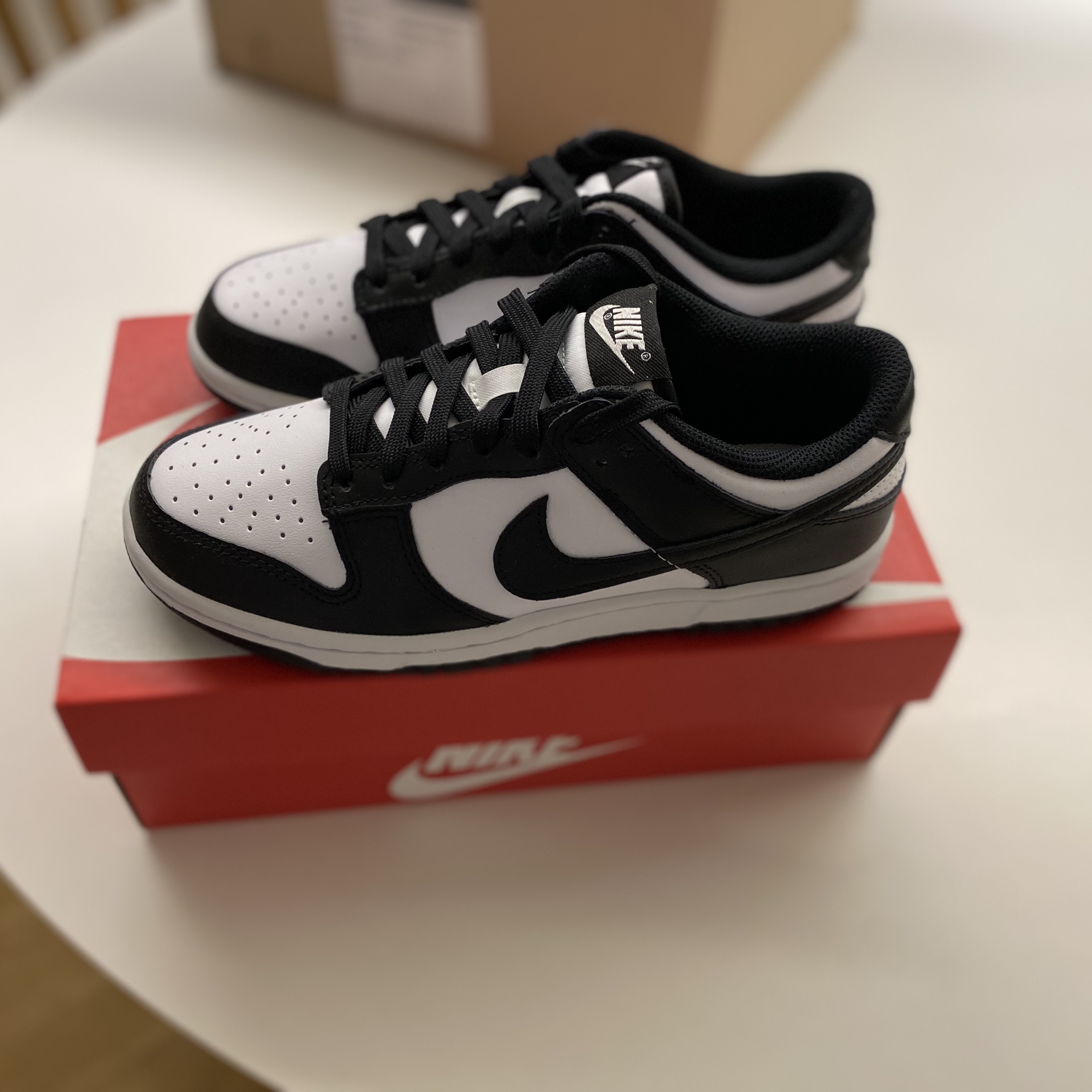 (W) Nike Dunk Low Black 착용 스타일 - 1