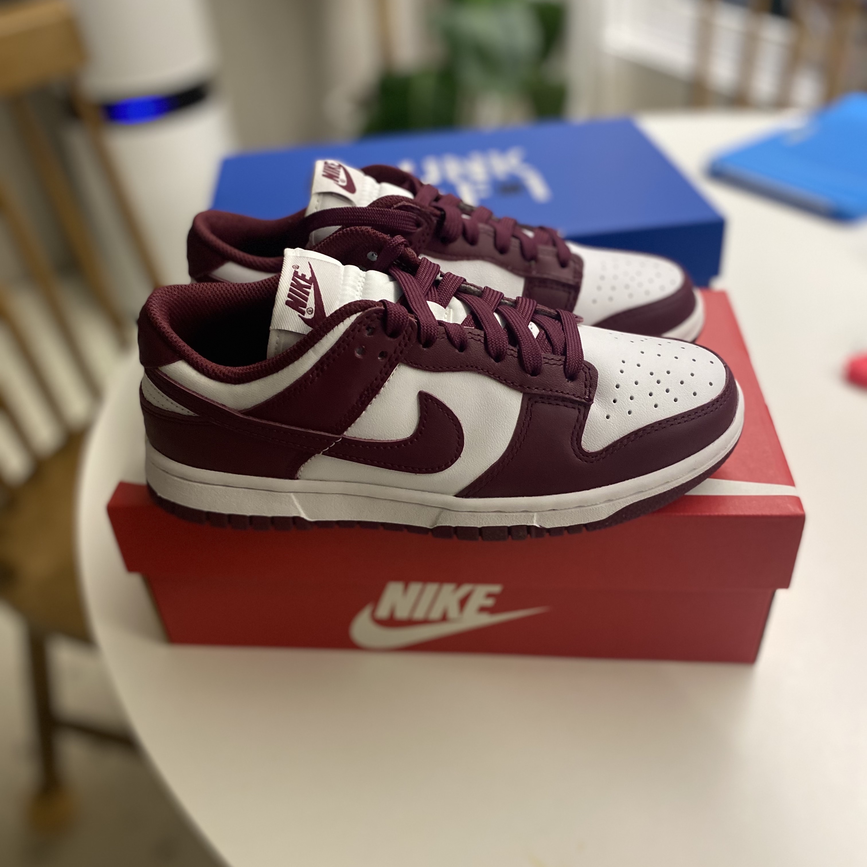 (W) Nike Dunk Low Bordeaux 착용 스타일 - 1