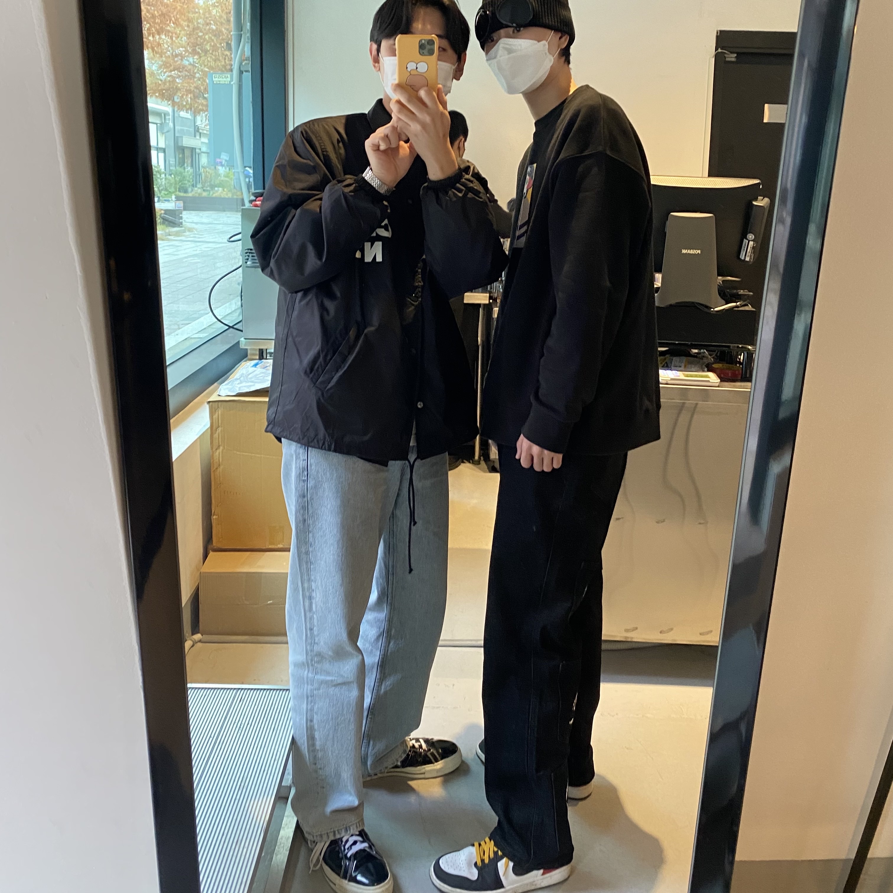 Converse One Star Ox HanByeol Black, Jordan 1 Mid SE Track Red 착용 스타일
