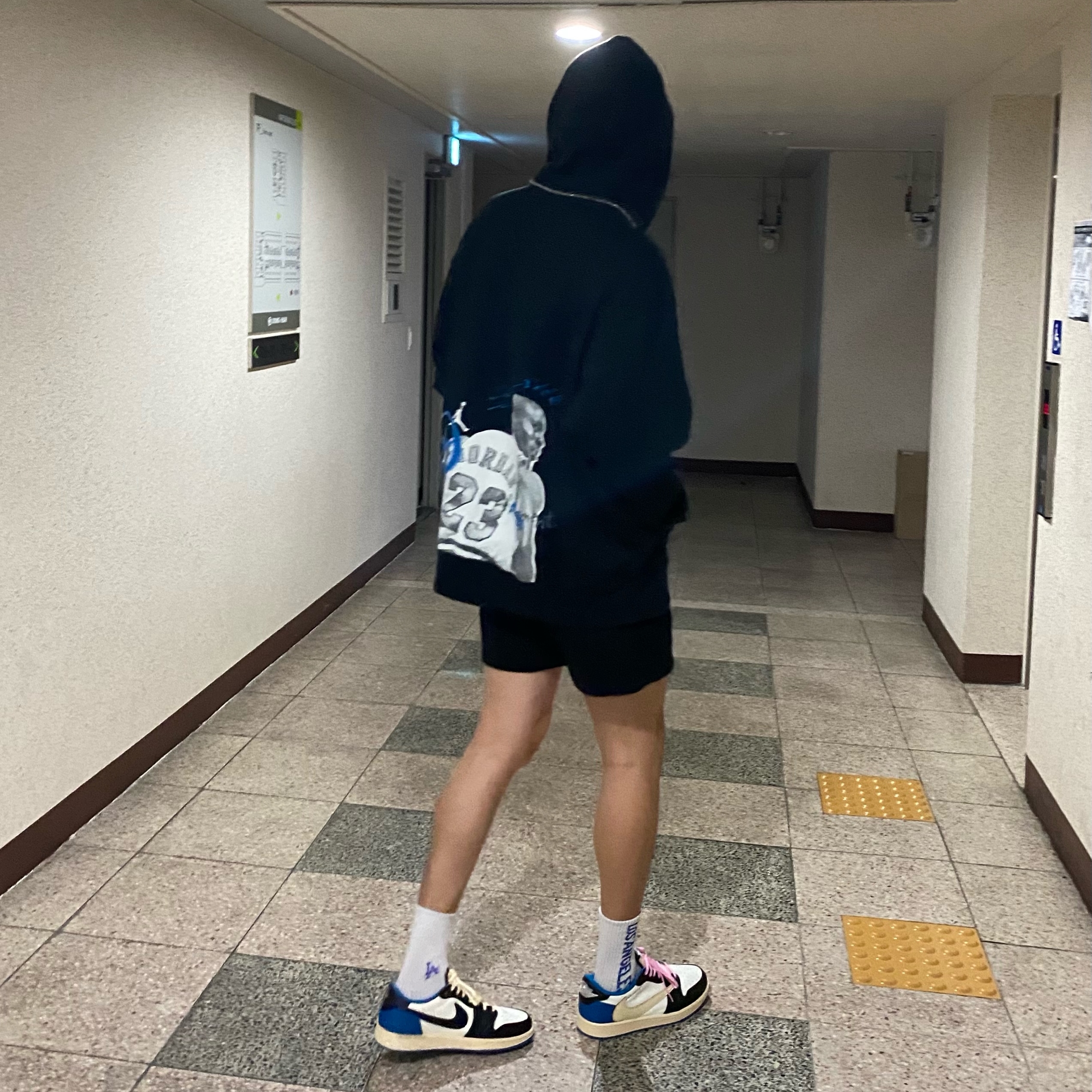Jordan 1 x Travis Scott x Fragment Retro Low OG SP Military Blue, Jordan x Travis Scott x Fragment Hoodie Black (DJ0615-010) 착용 스타일 - 2