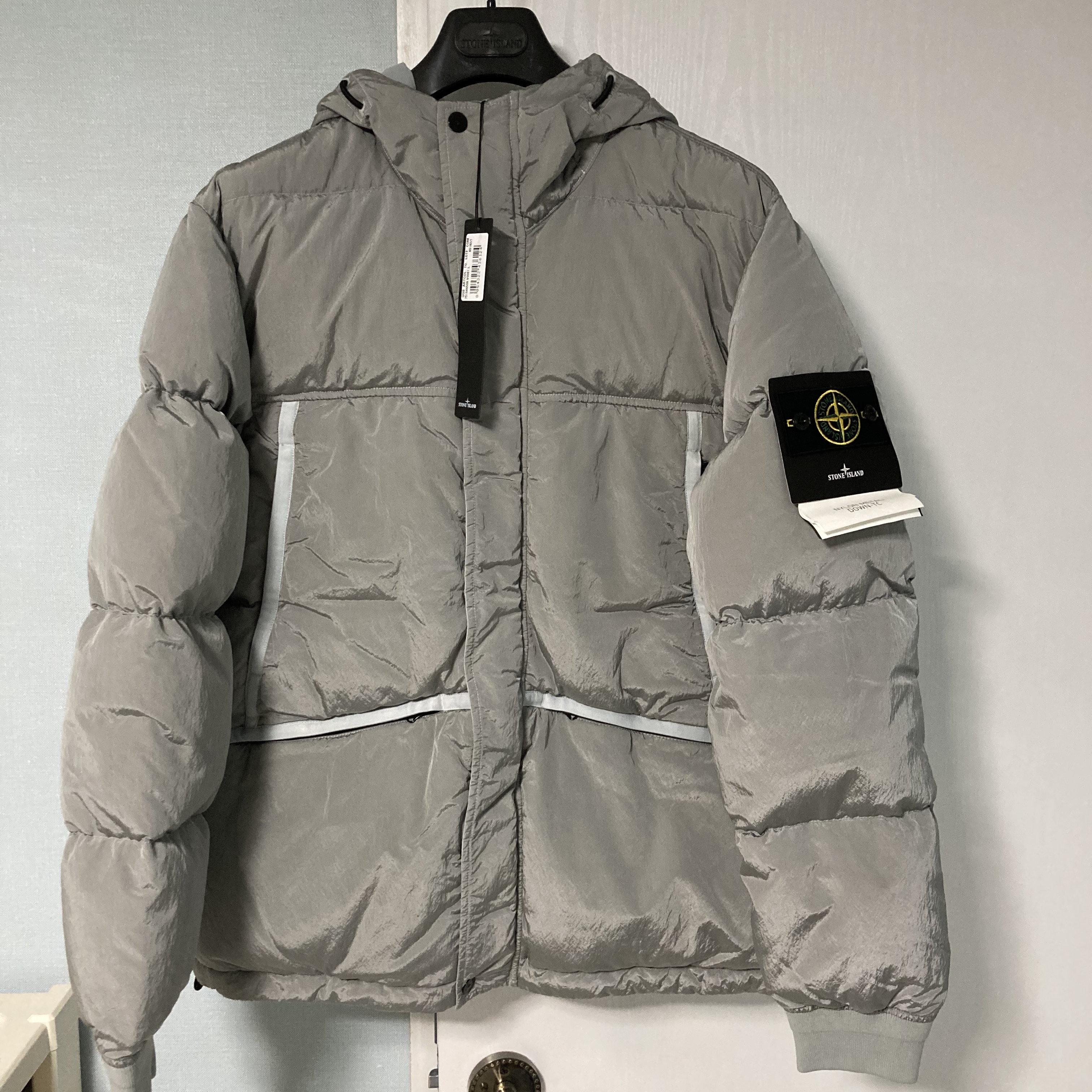 Stone Island 44508 Nylon Metal Down-TC Jacket Light Grey - 21FW 착용 스타일 - 2