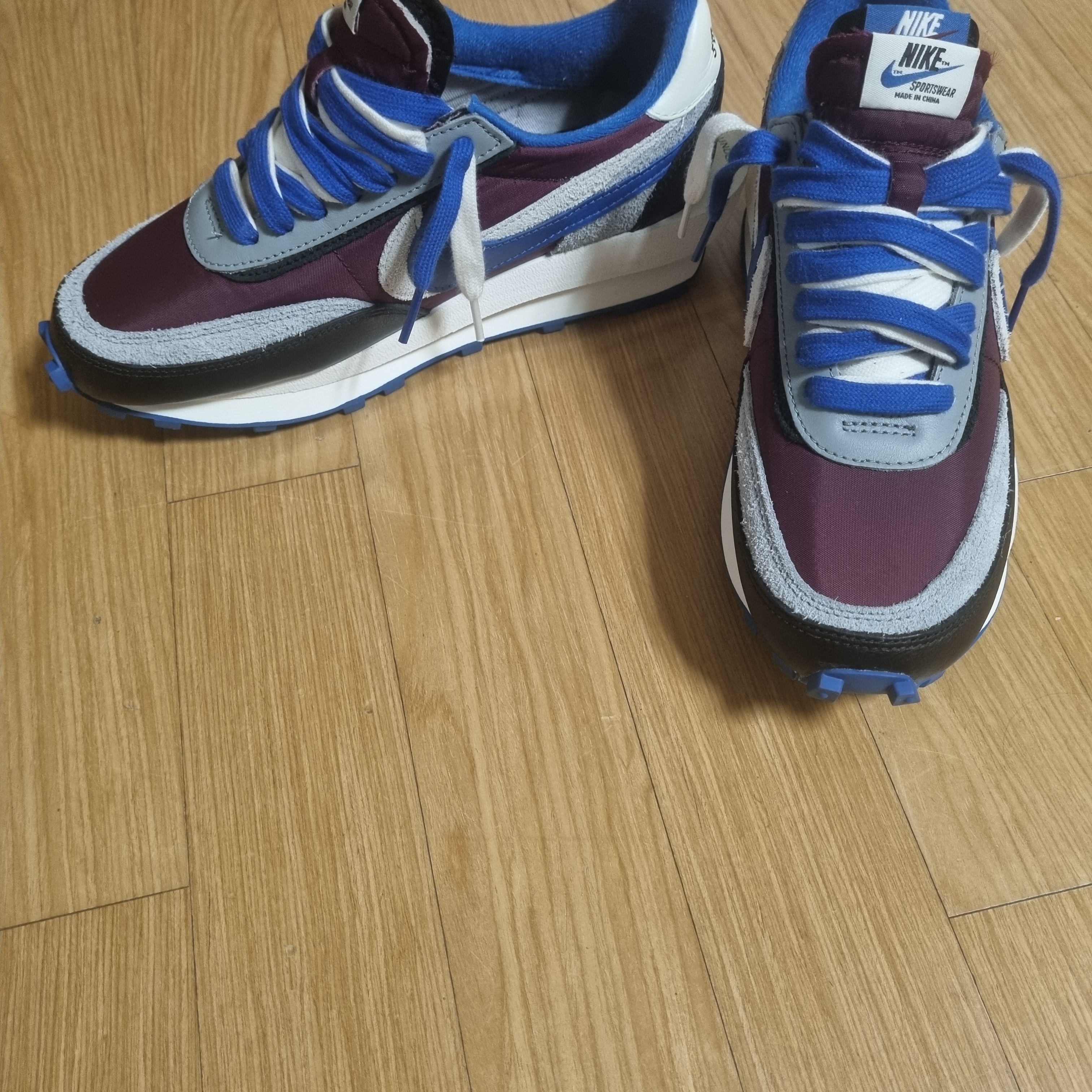 Nike x Sacai x Undercover LDWaffle Night Maroon Team Royal 착용 스타일
