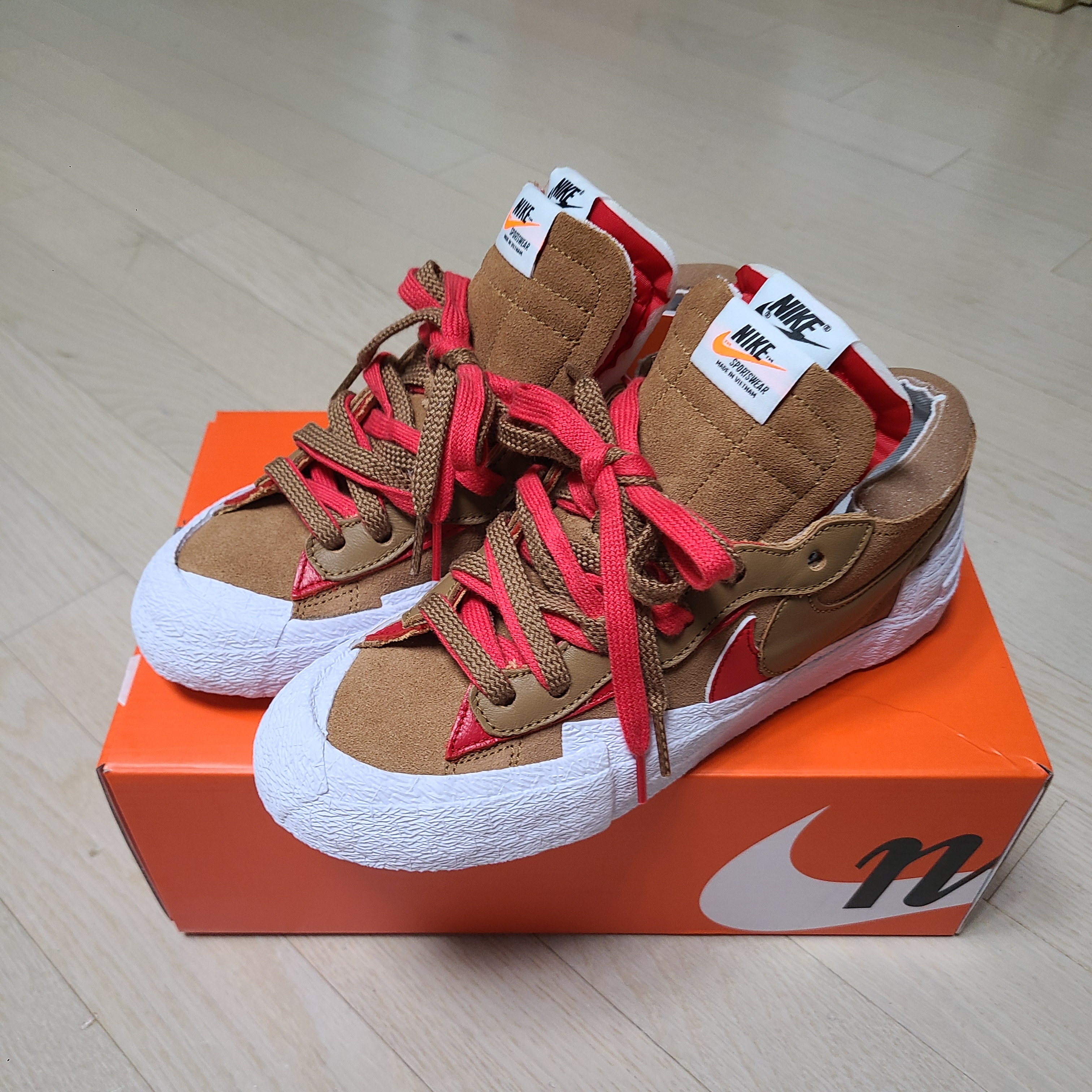 Nike x Sacai Blazer Low British Tan 착용 스타일 - 3