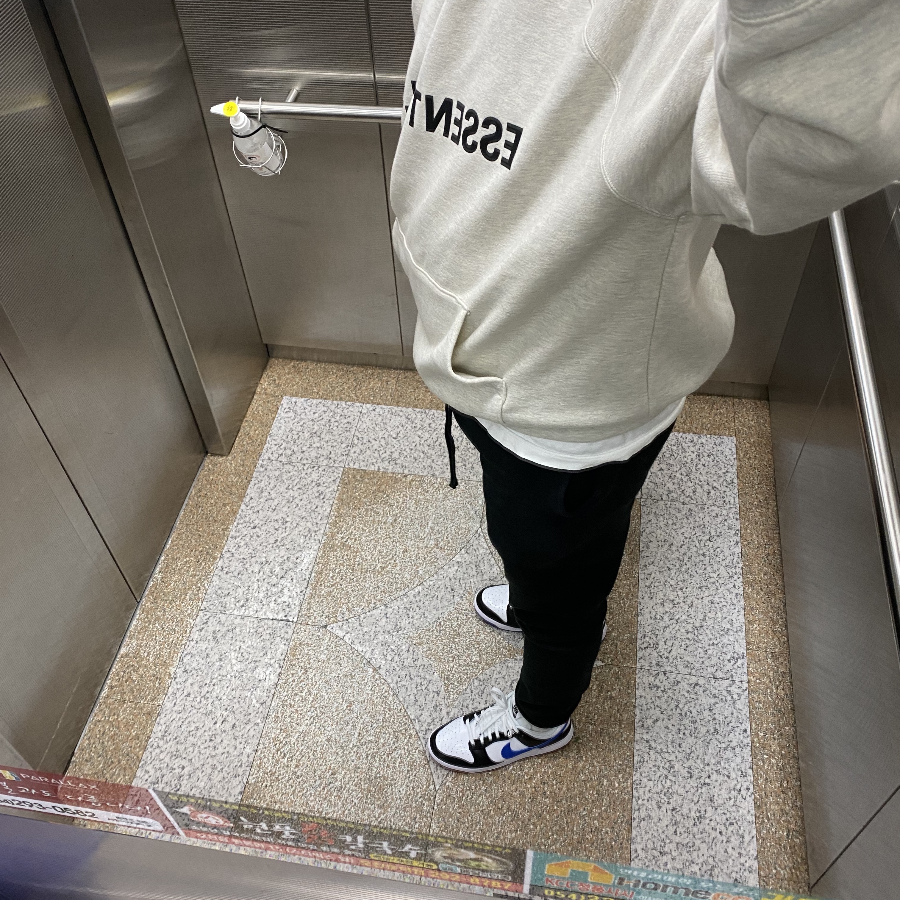 Essentials Sweatpants Dark Slate/Black 2020, Essentials 3D Silicon Applique Pullover Hoodie Oatmeal/Oatmeal Heather/Light Heather Oatmeal 2020 착용 스타일