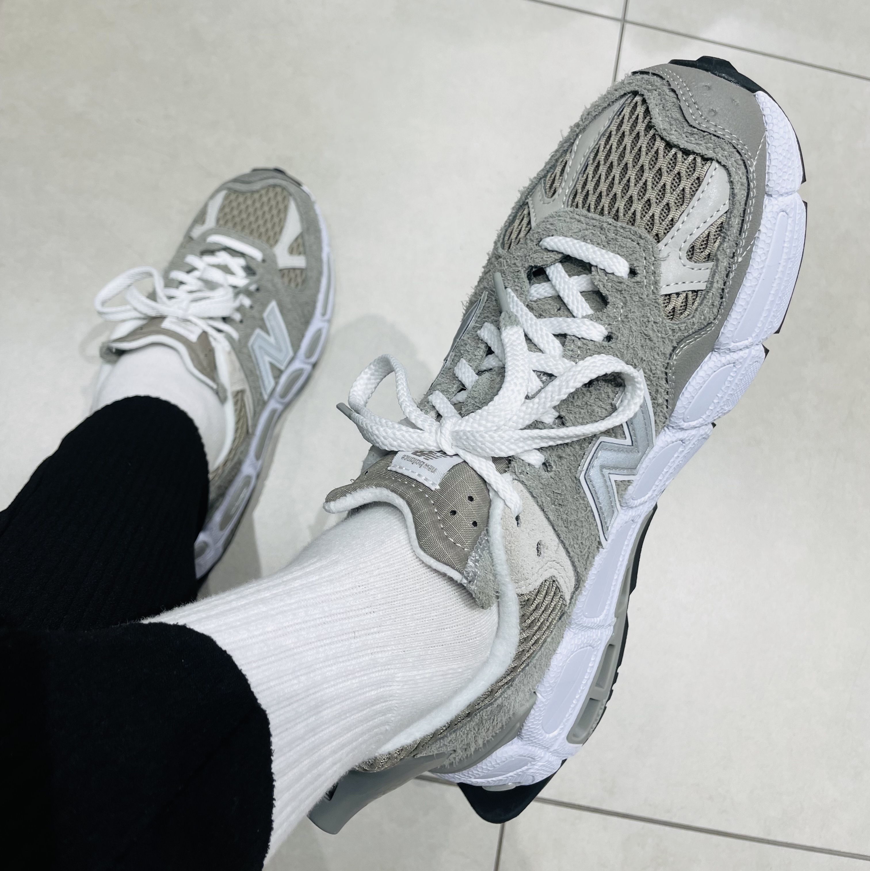 New Balance x Salehe Bembury 574 Yurt Shark Skin 착용 스타일