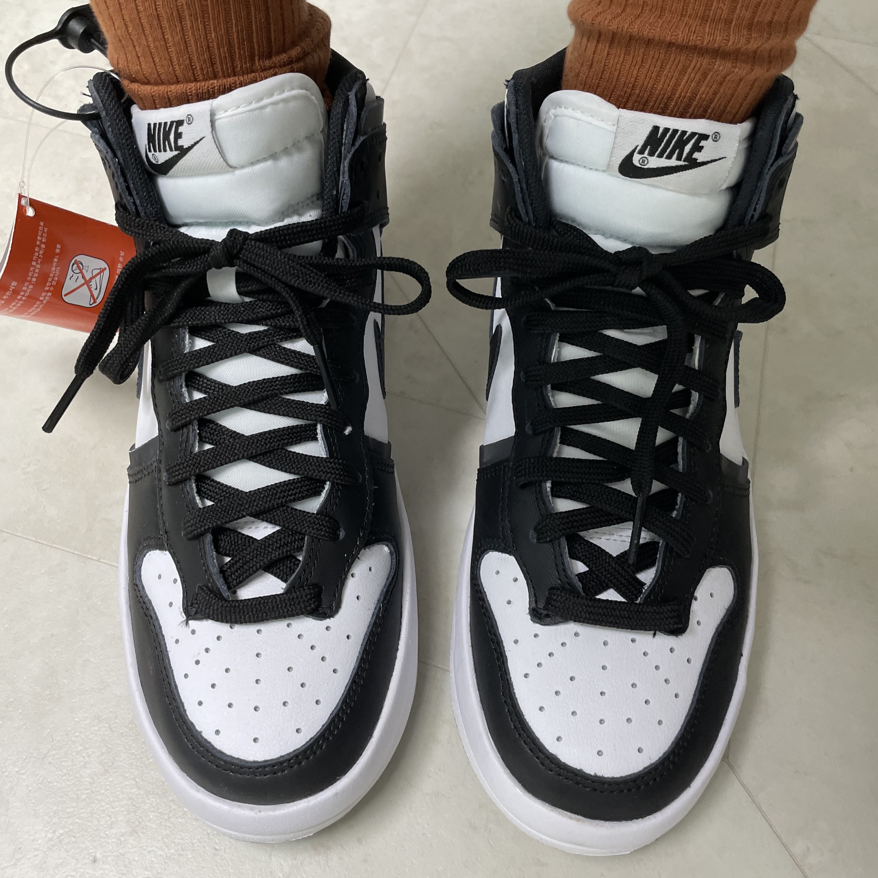 (W) Nike Dunk High Up Black and White 착용 스타일