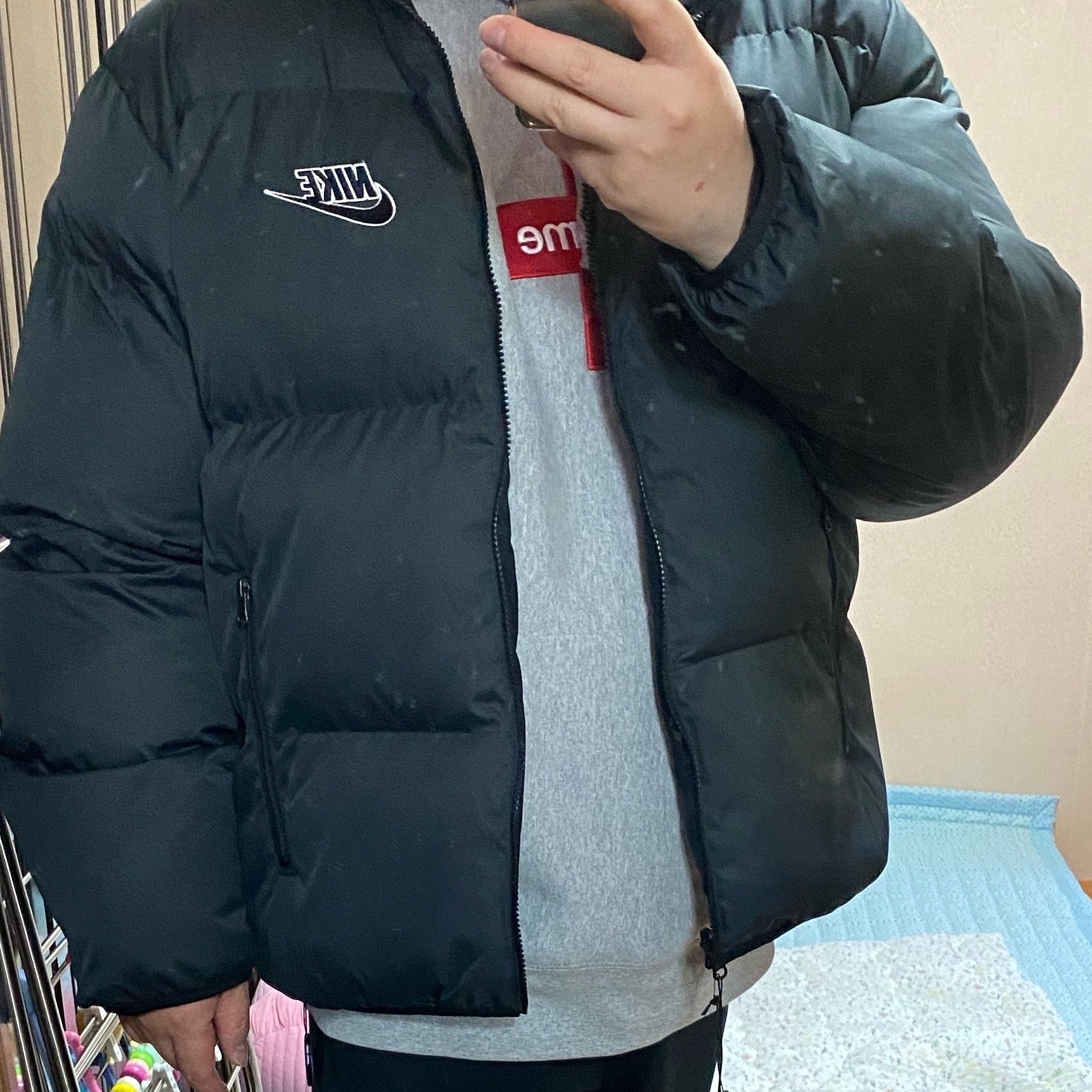 Supreme Cross Box Logo Hooded Sweatshirt Heather Grey - 20FW, Supreme x Nike Reversible Puffy Jacket Black - 21SS 착용 스타일