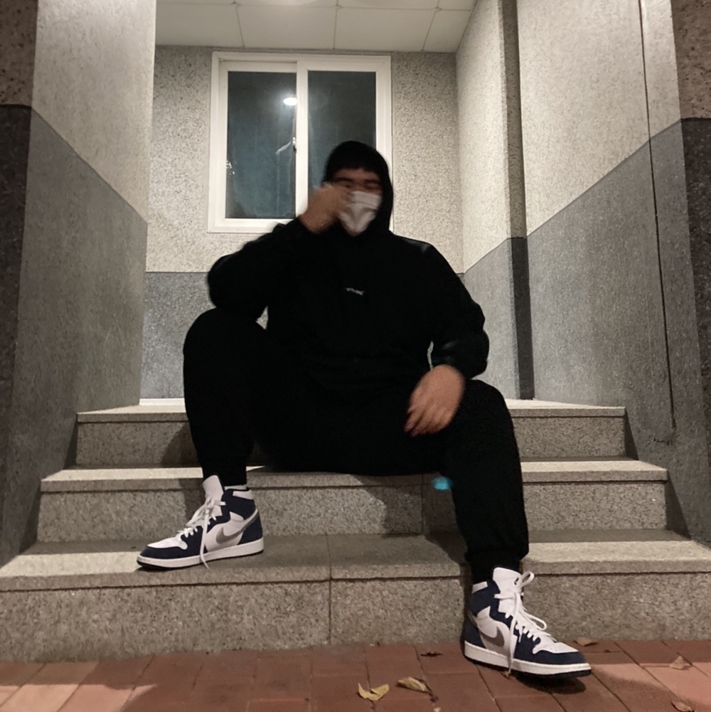 Jordan 1 Retro High OG CO.JP Midnight Navy 착용 스타일 - 3