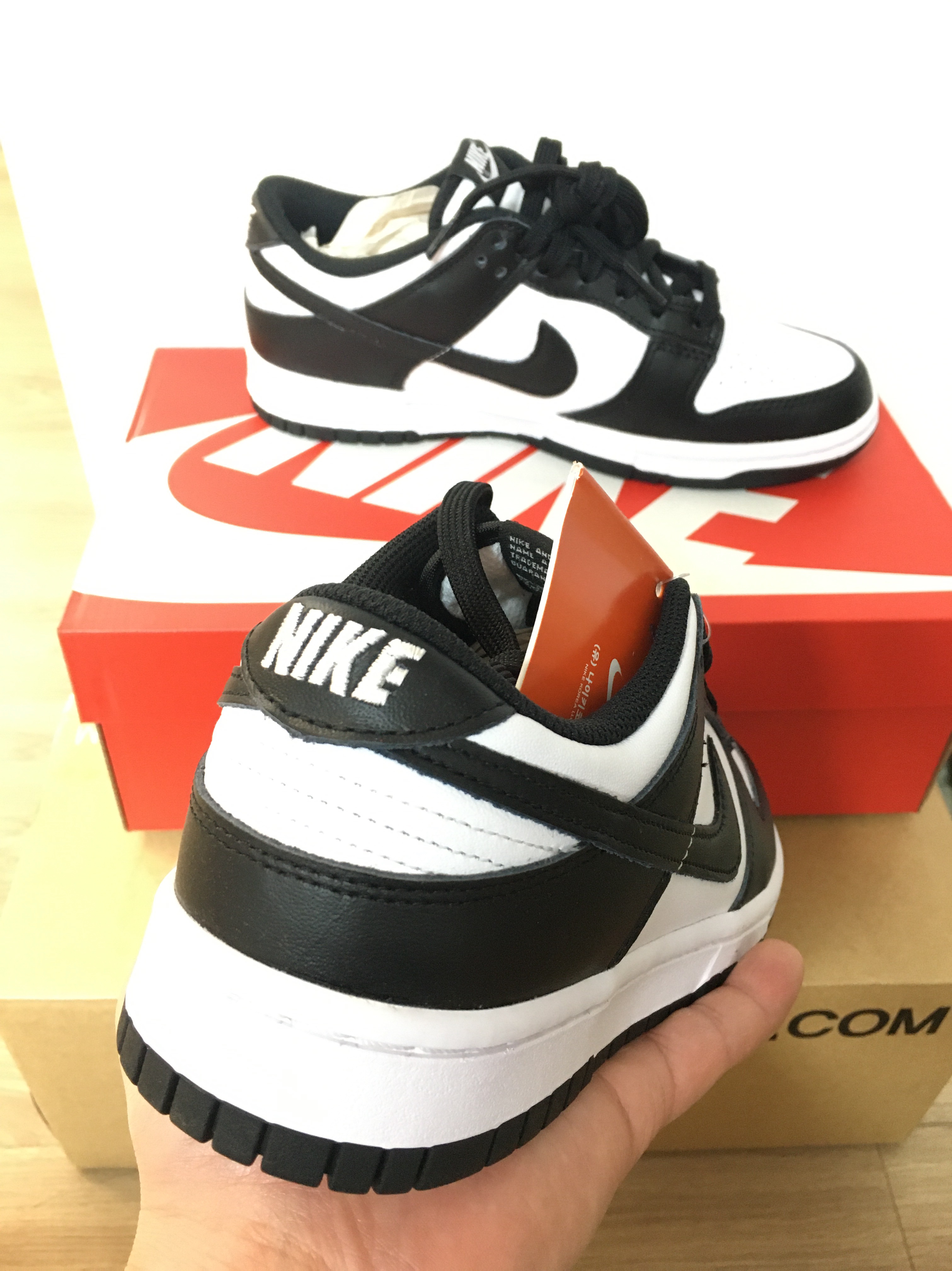 (W) Nike Dunk Low Black 착용 스타일 - 2