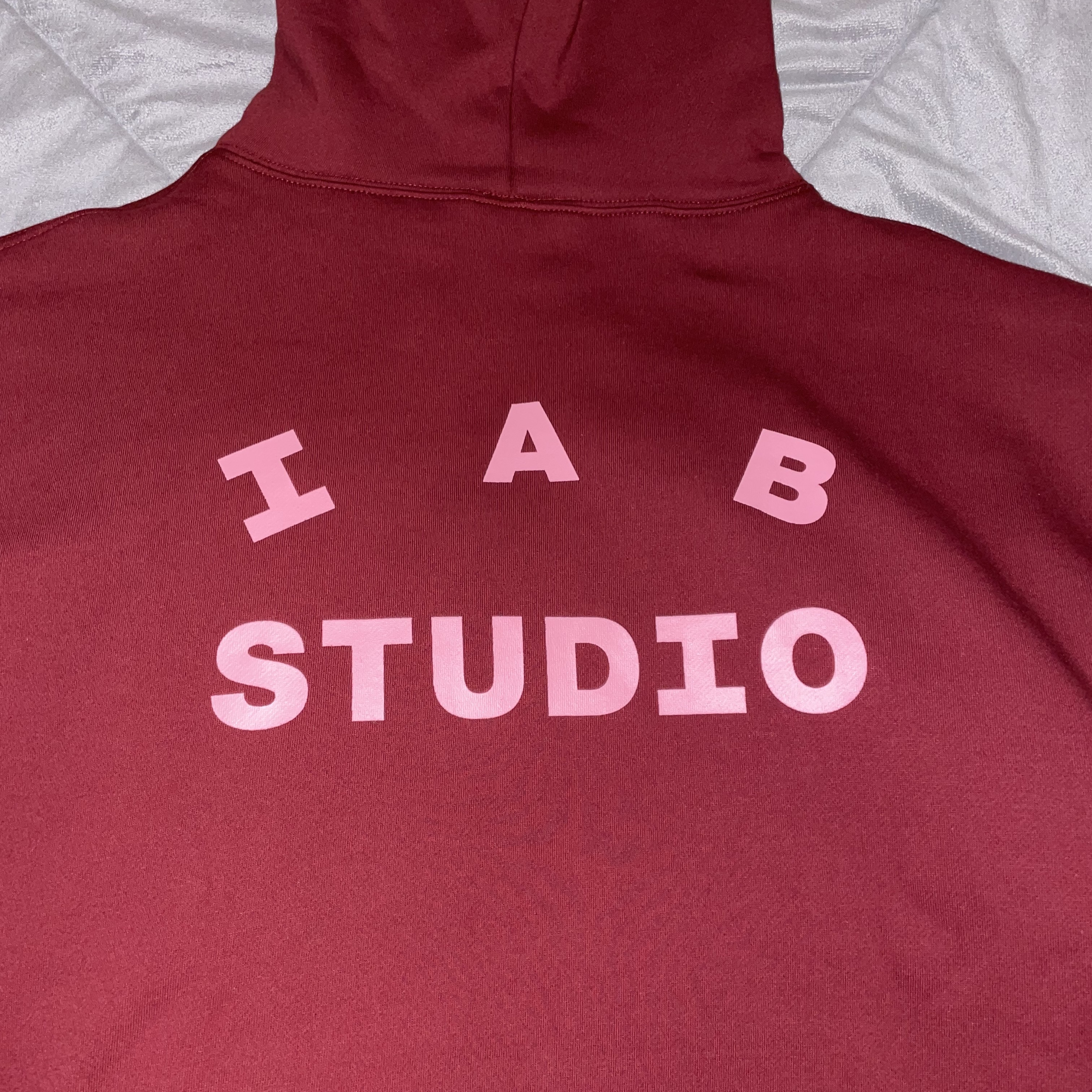 IAB Studio Hoodie Raspberry 착용 스타일 - 2