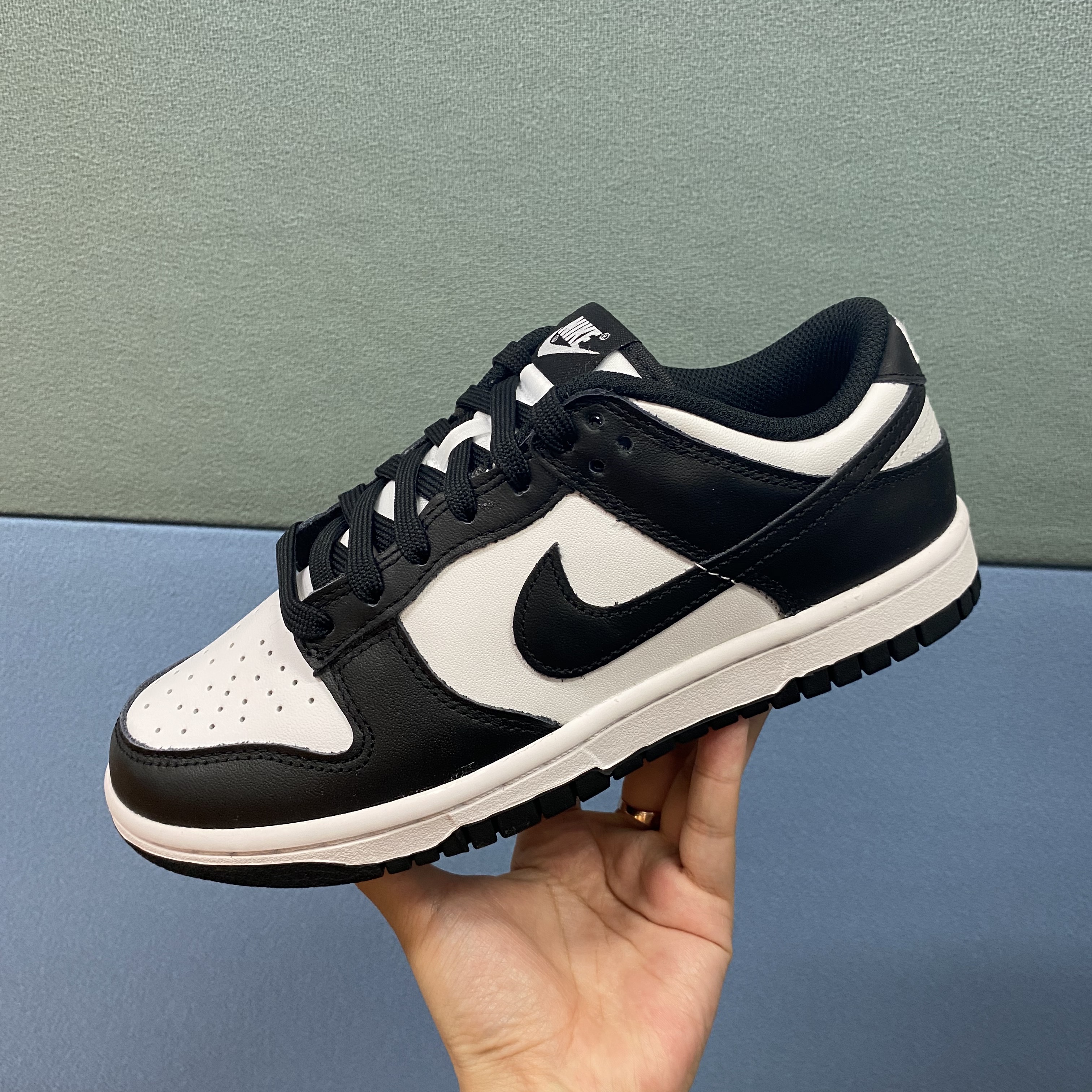 (W) Nike Dunk Low Black 착용 스타일