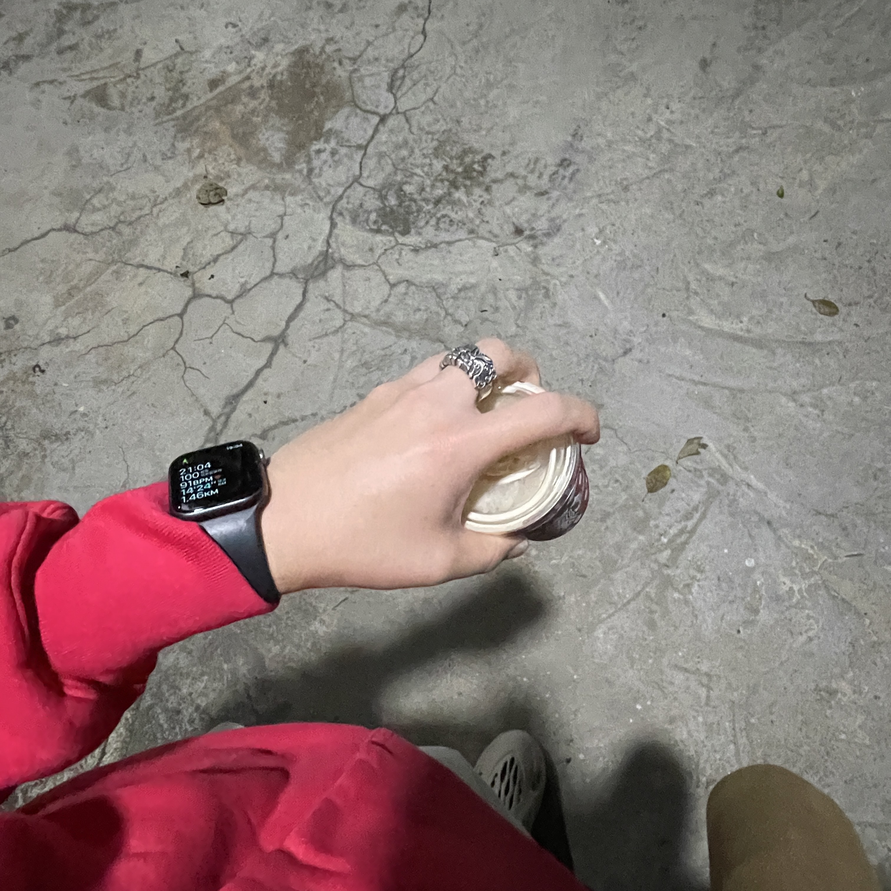 Yeezy Gap Hoodie Red, Adidas Yeezy Foam RNNR Sand 착용 스타일