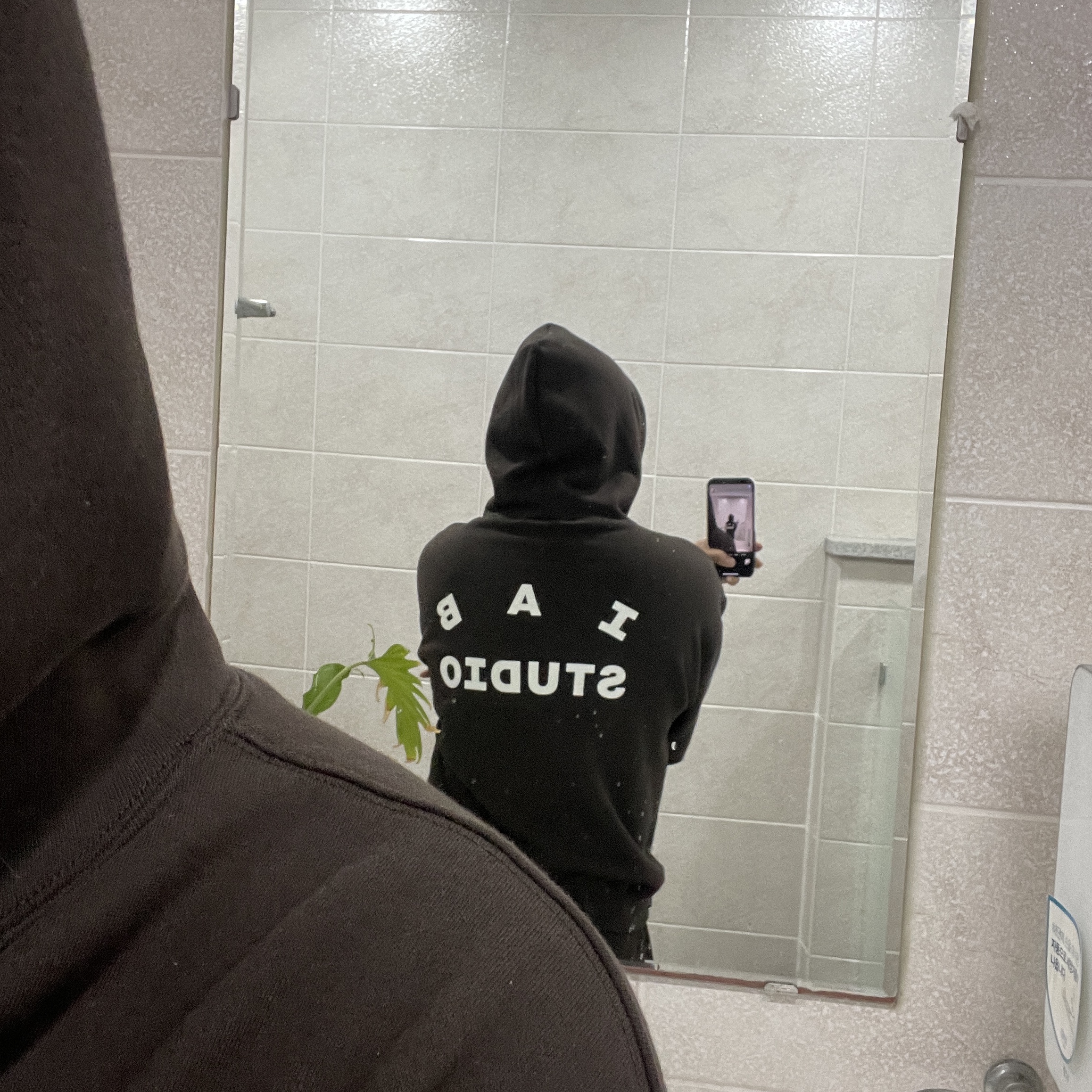 IAB Studio Hoodie Brown, IAB Studio Sweatpants Brown 착용 스타일 - 2