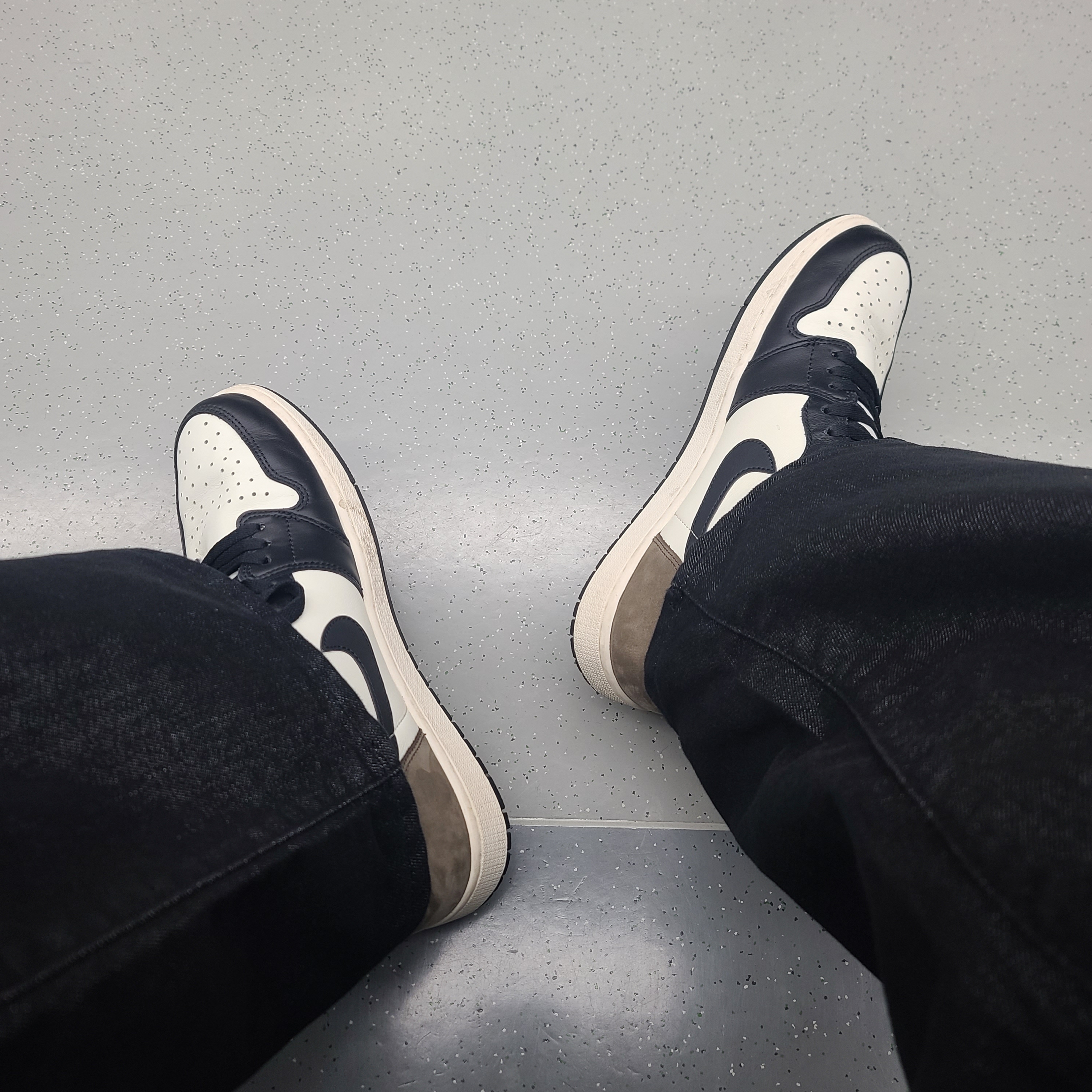 Jordan 1 Retro High OG Black Mocha 착용 스타일