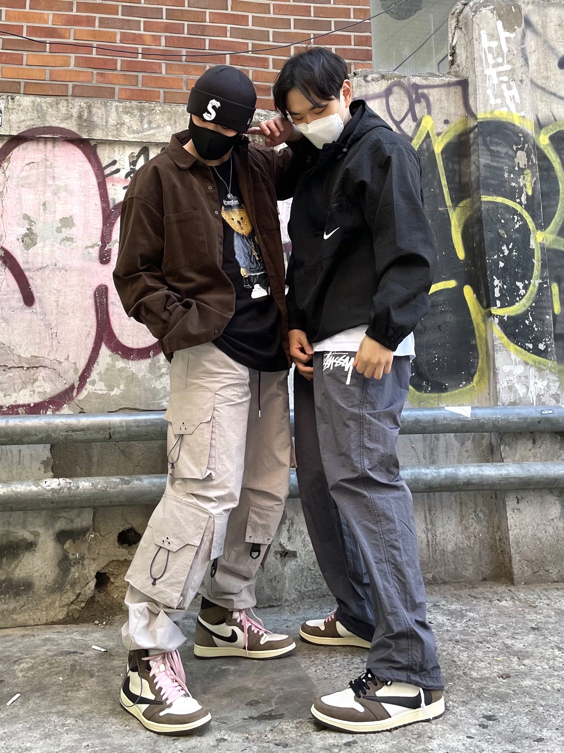 Jordan 1 x Travis Scott Retro High OG SP Mocha, Nike x Stussy Beach Pants Off Noir 착용 스타일 - 2