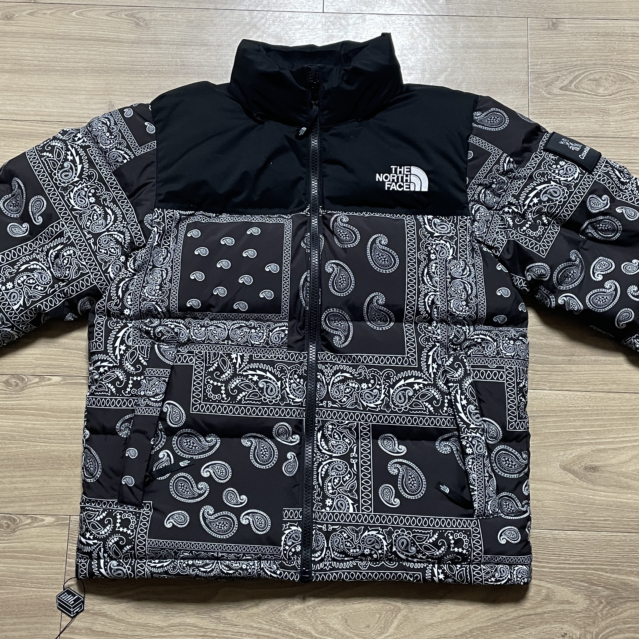 The North Face Nuptse Down Jacket Black 착용 스타일 - 1
