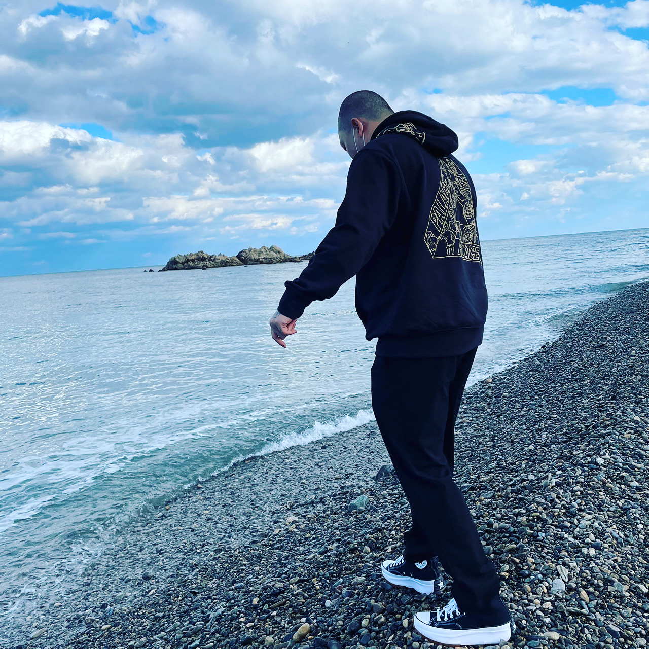 Palace Tri-Archaeology Hood Black - 21SS, Converse Run Star Hike Hi Black White Gum 착용 스타일