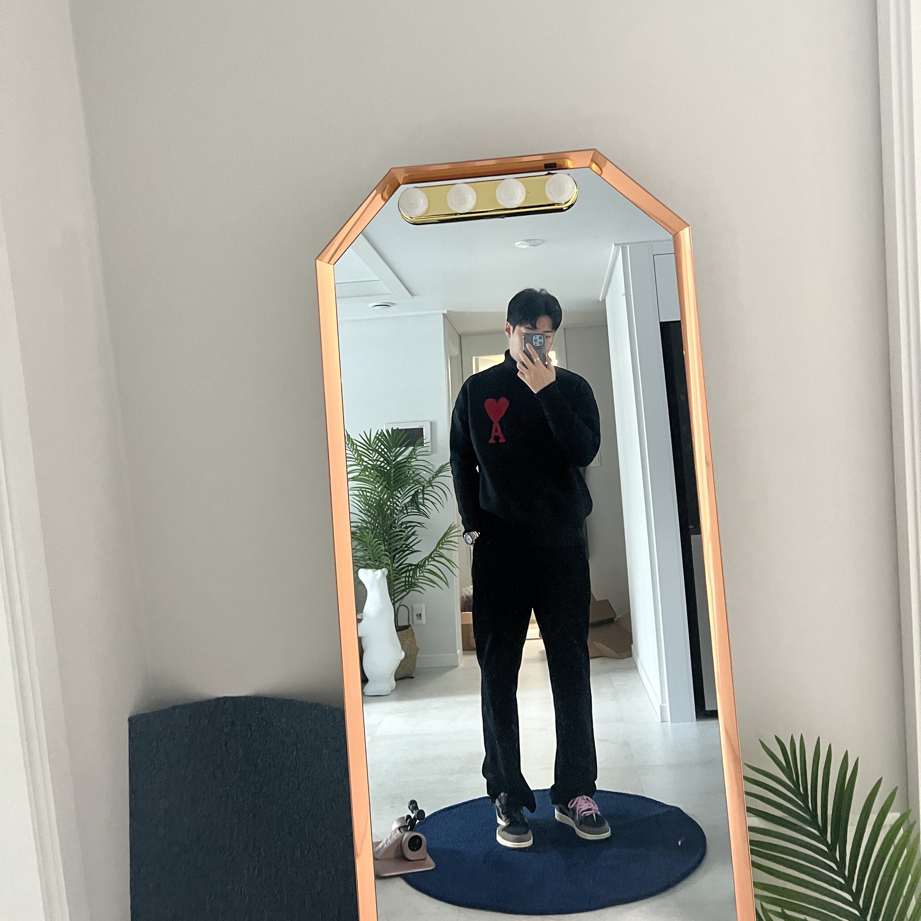 AMI de Coeur Oversize Intarsia Funnel Neck Sweater Black 착용 스타일