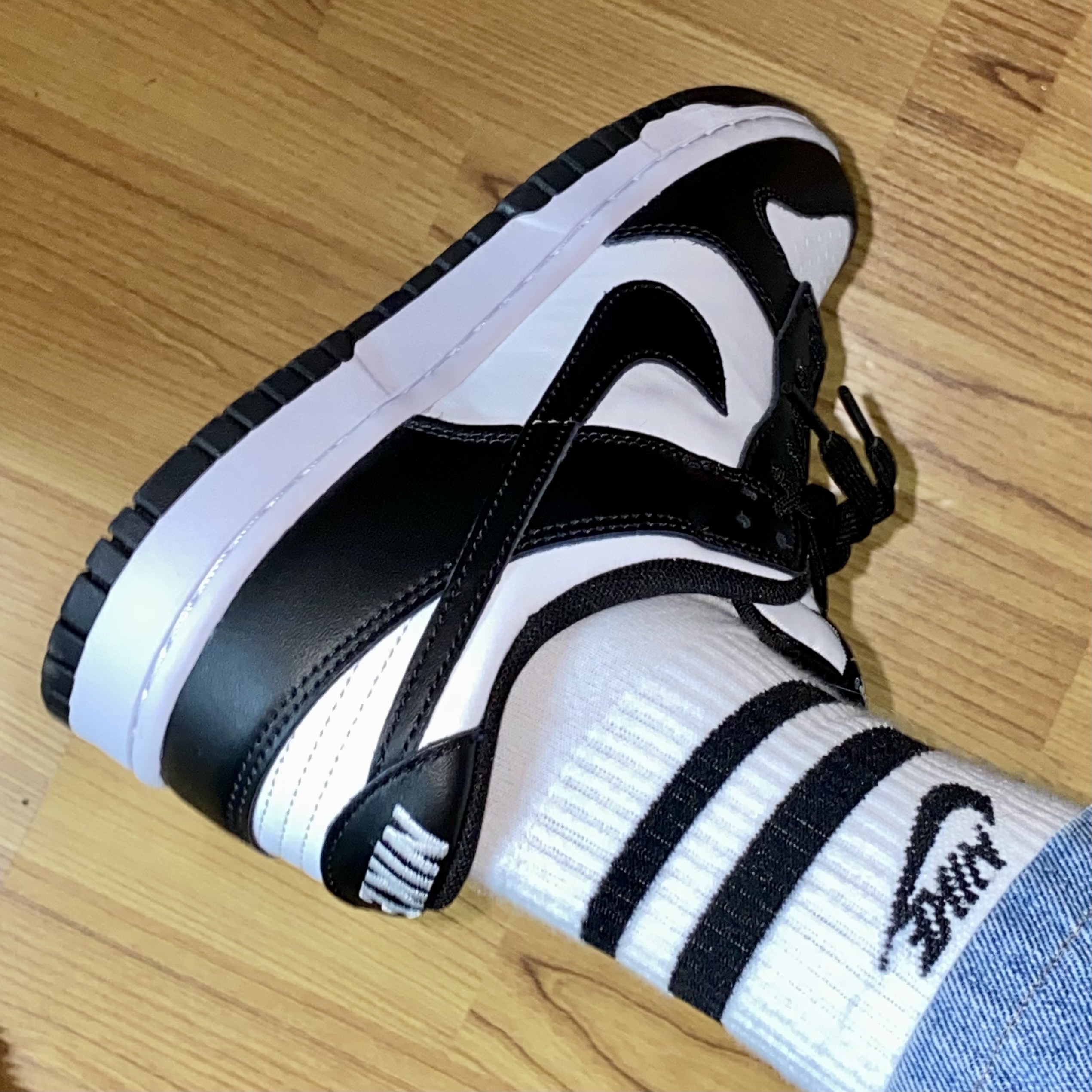 Nike Dunk Low Retro Black 착용 스타일 - 2