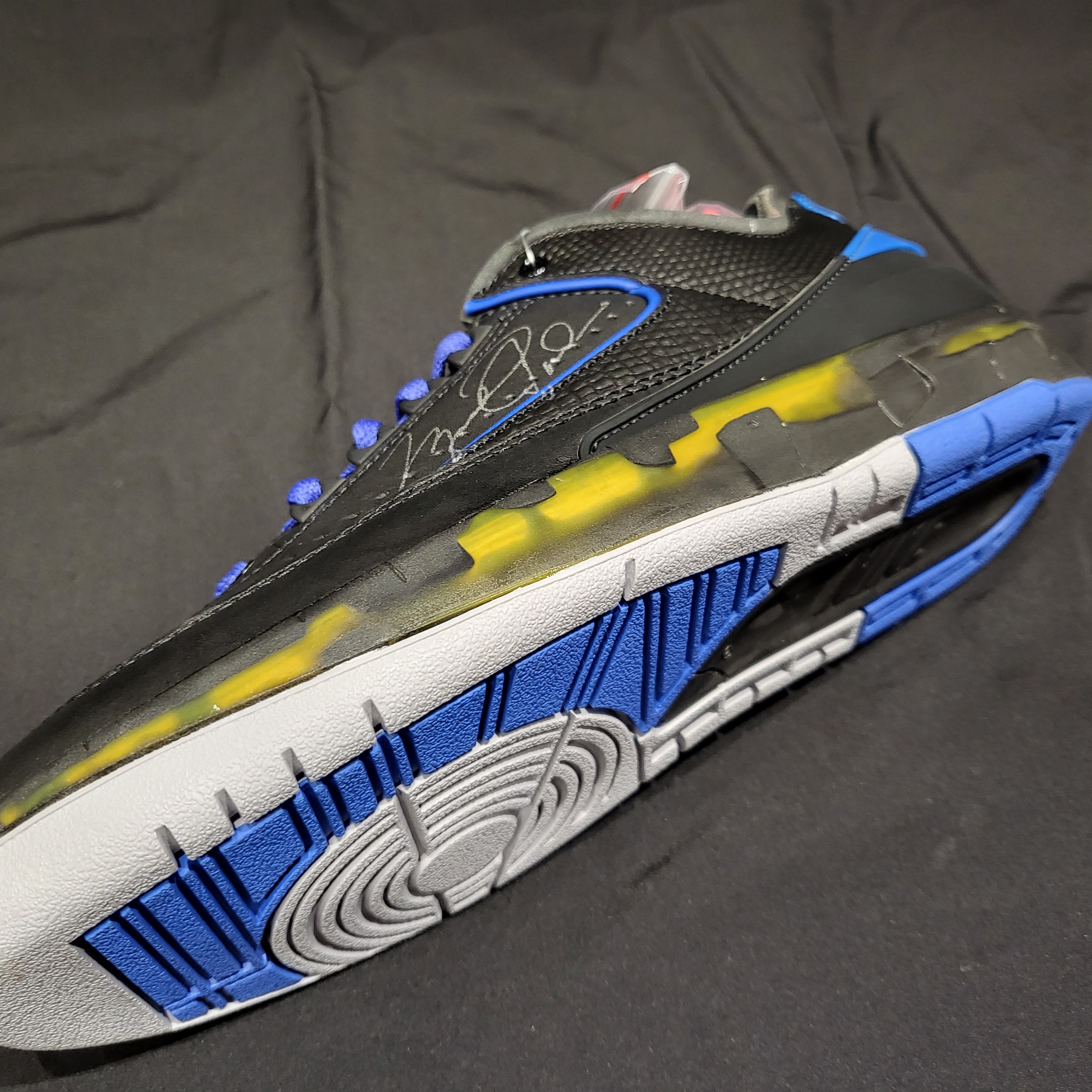 Jordan 2 x Off-White Retro Low SP Black and Varsity Royal 착용 스타일 - 2