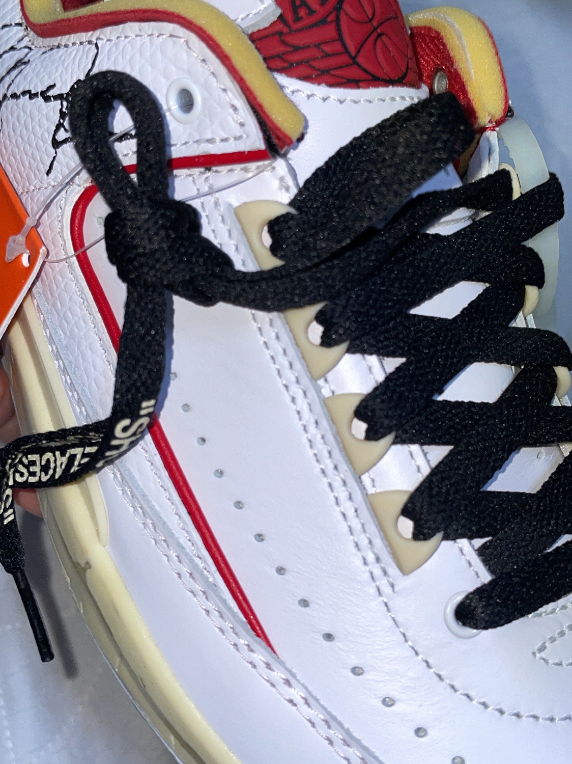 Jordan 2 x Off-White Retro Low SP White and Varsity Red 착용 스타일 - 4