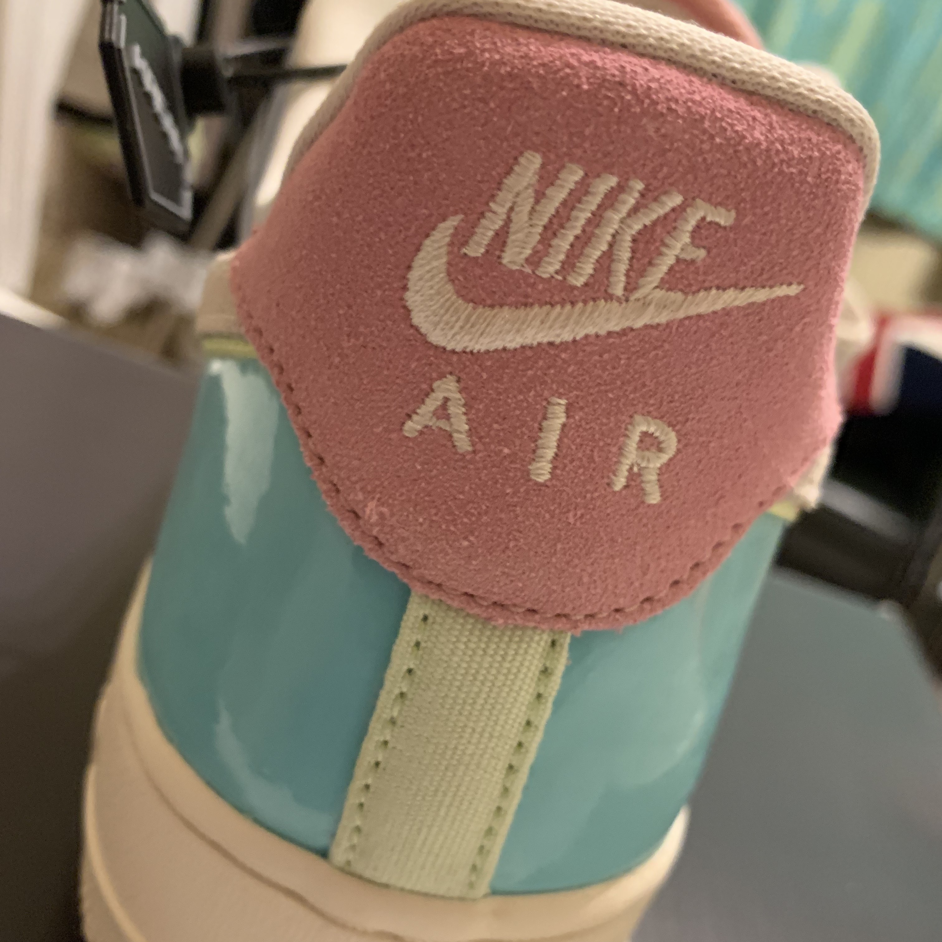 Nike Air Force 1 Low Easter Egg 2018 착용 스타일 - 3