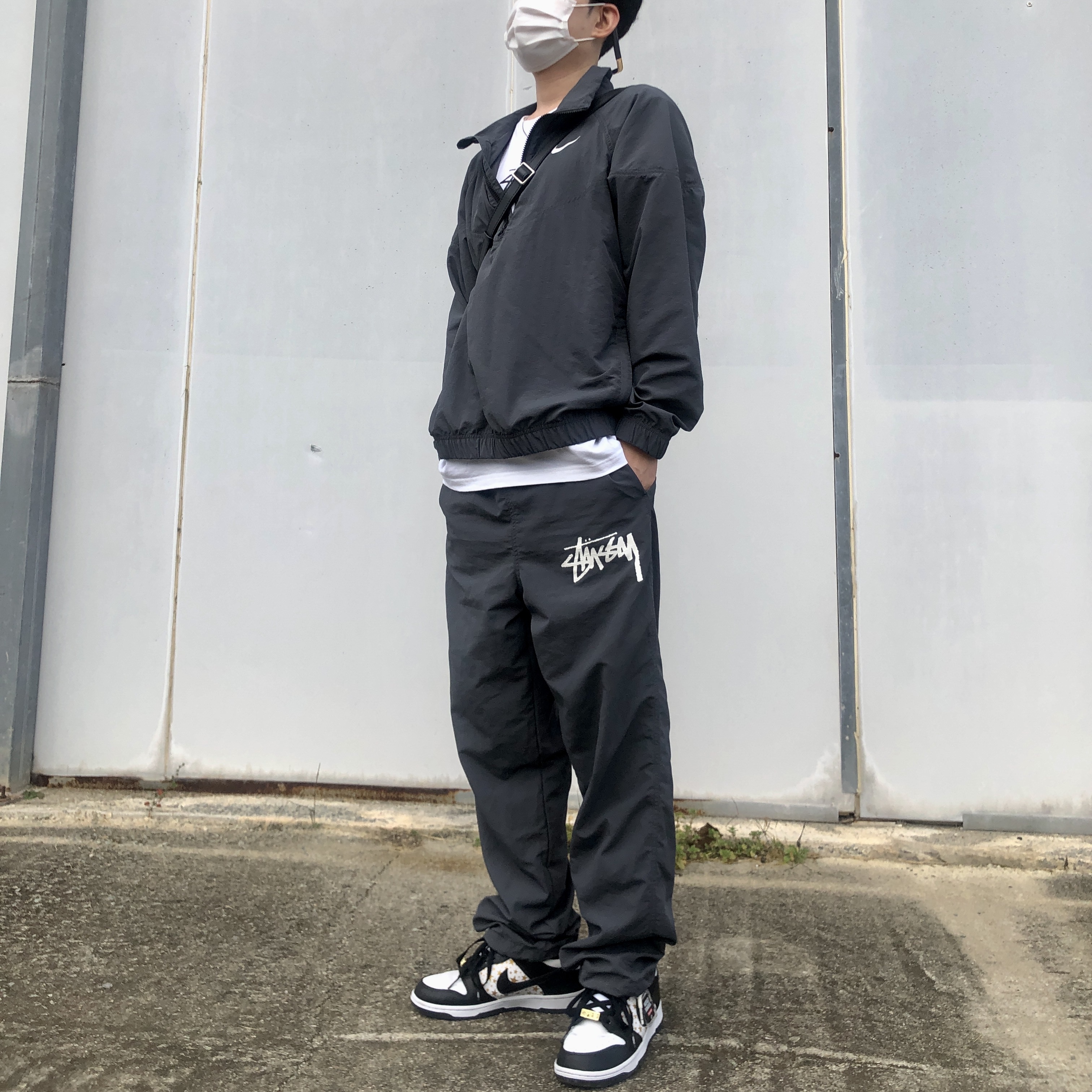 Nike x Stussy Windrunner Jacket Off Noir, Nike x Stussy Beach Pants Off Noir 착용 스타일 - 1