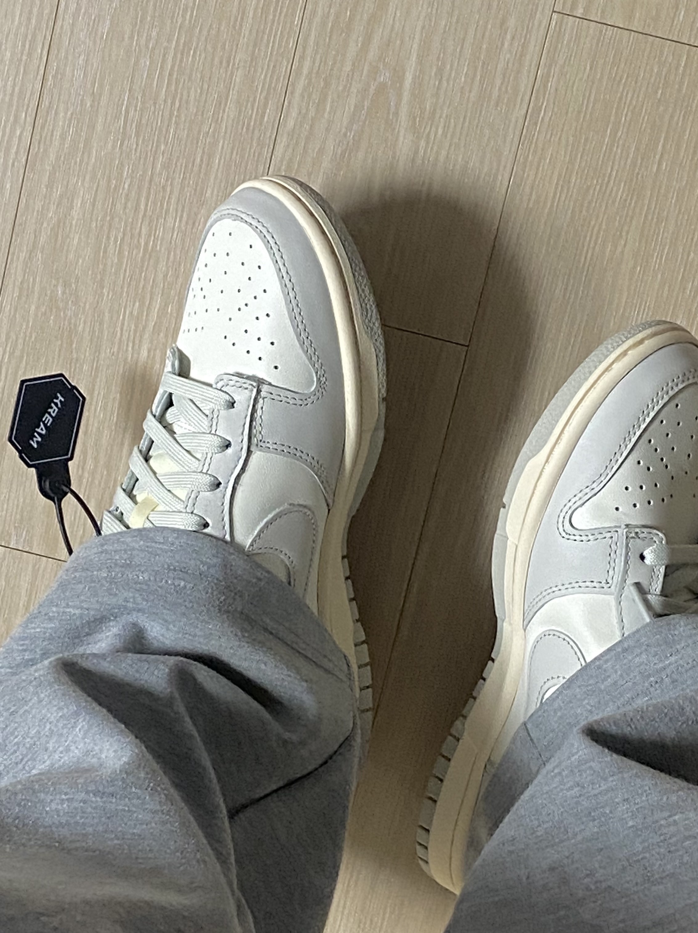 (W) Nike Dunk Low Light Bone 착용 스타일 - 3