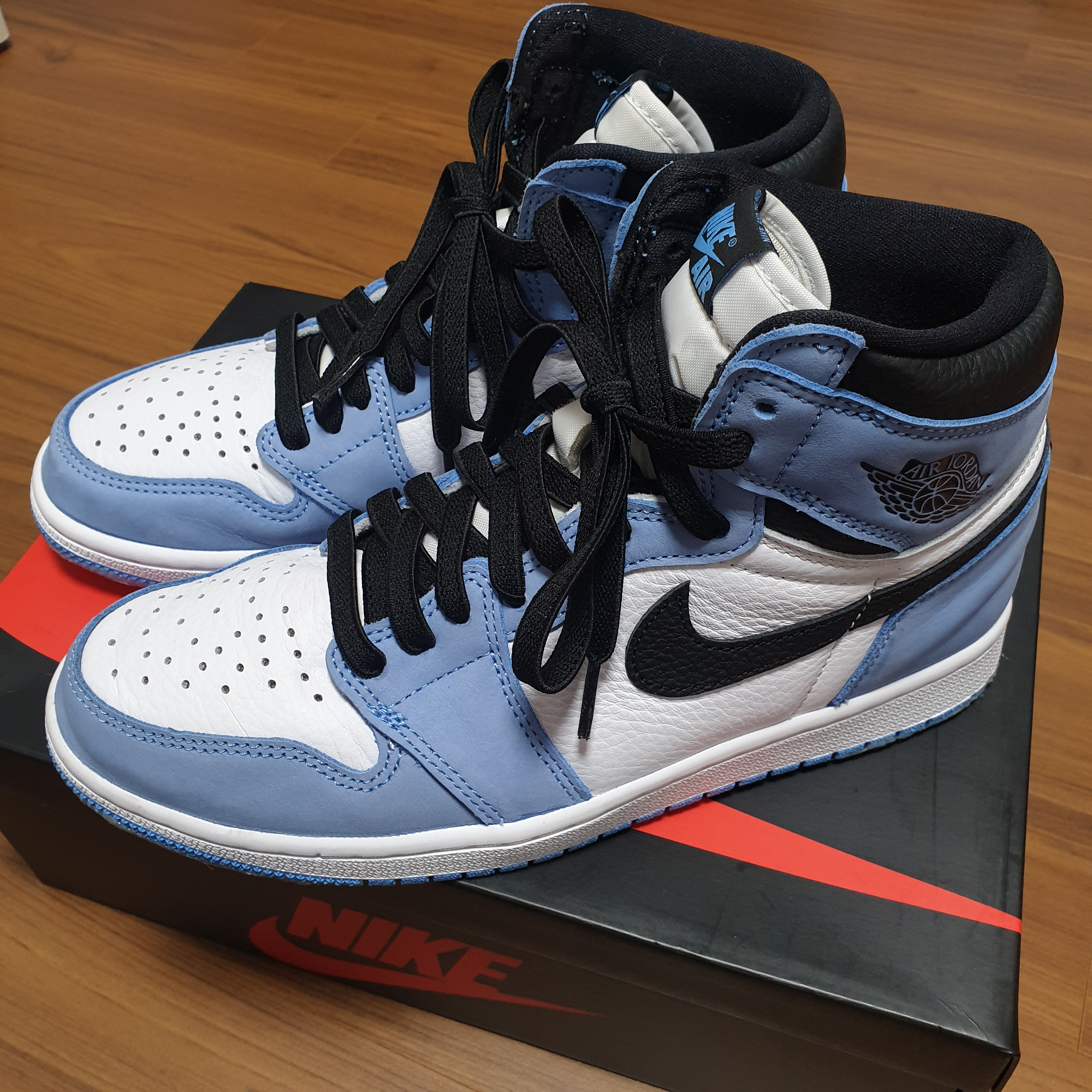 Jordan 1 Retro High OG University Blue 착용 스타일 - 2