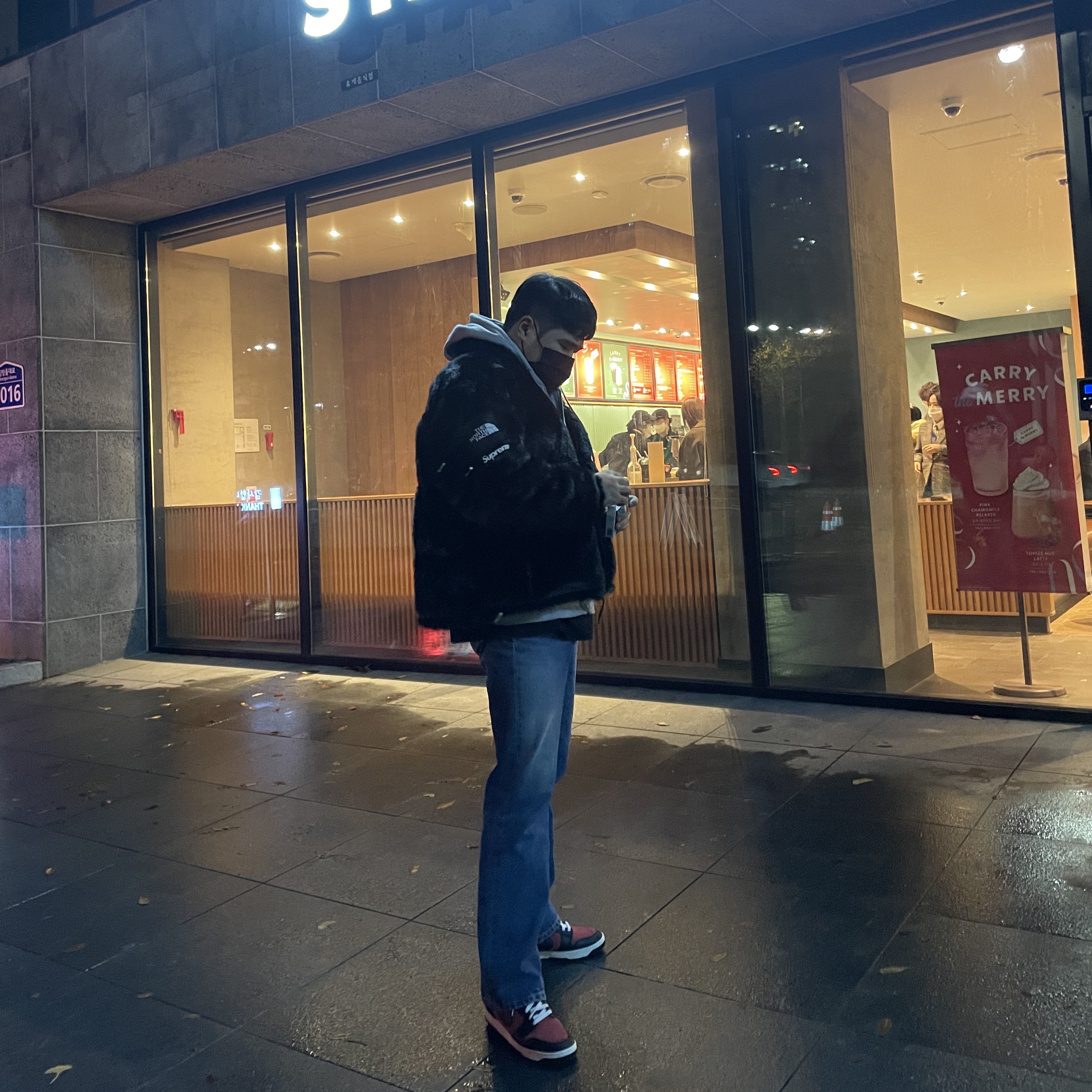 Supreme x The North Face Faux Fur Nuptse Jacket Black - 20FW, Nike x Undercover Dunk High 1985 Gym Red 착용 스타일
