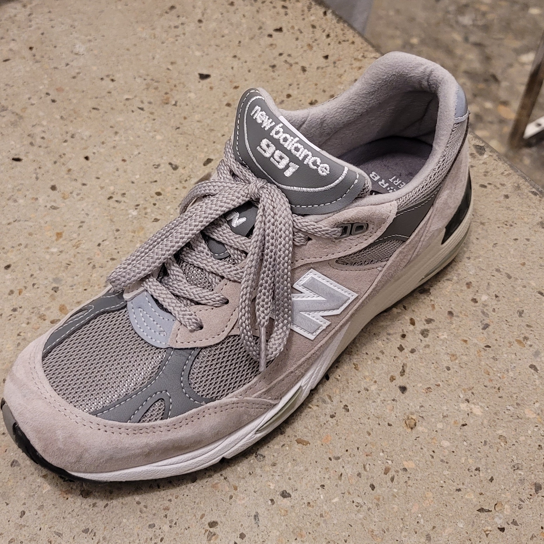 New Balance 991 Made in UK Grey 착용 스타일 - 2