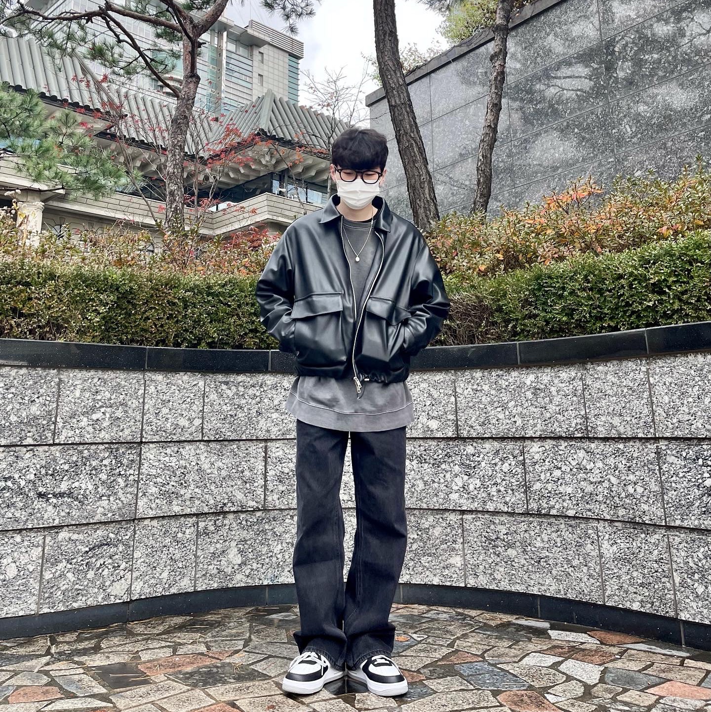 Nike Air Force 1 '07 LV8 EMB Black Silver 착용 스타일