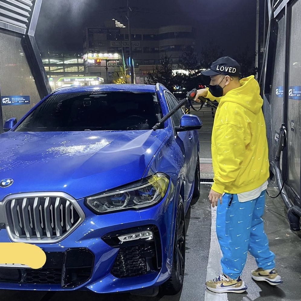 Nike NRG Swoosh Logo Hoodie Chrome Yellow, Nike NRG Swoosh Logo Sweatpants Current Blue 착용 스타일