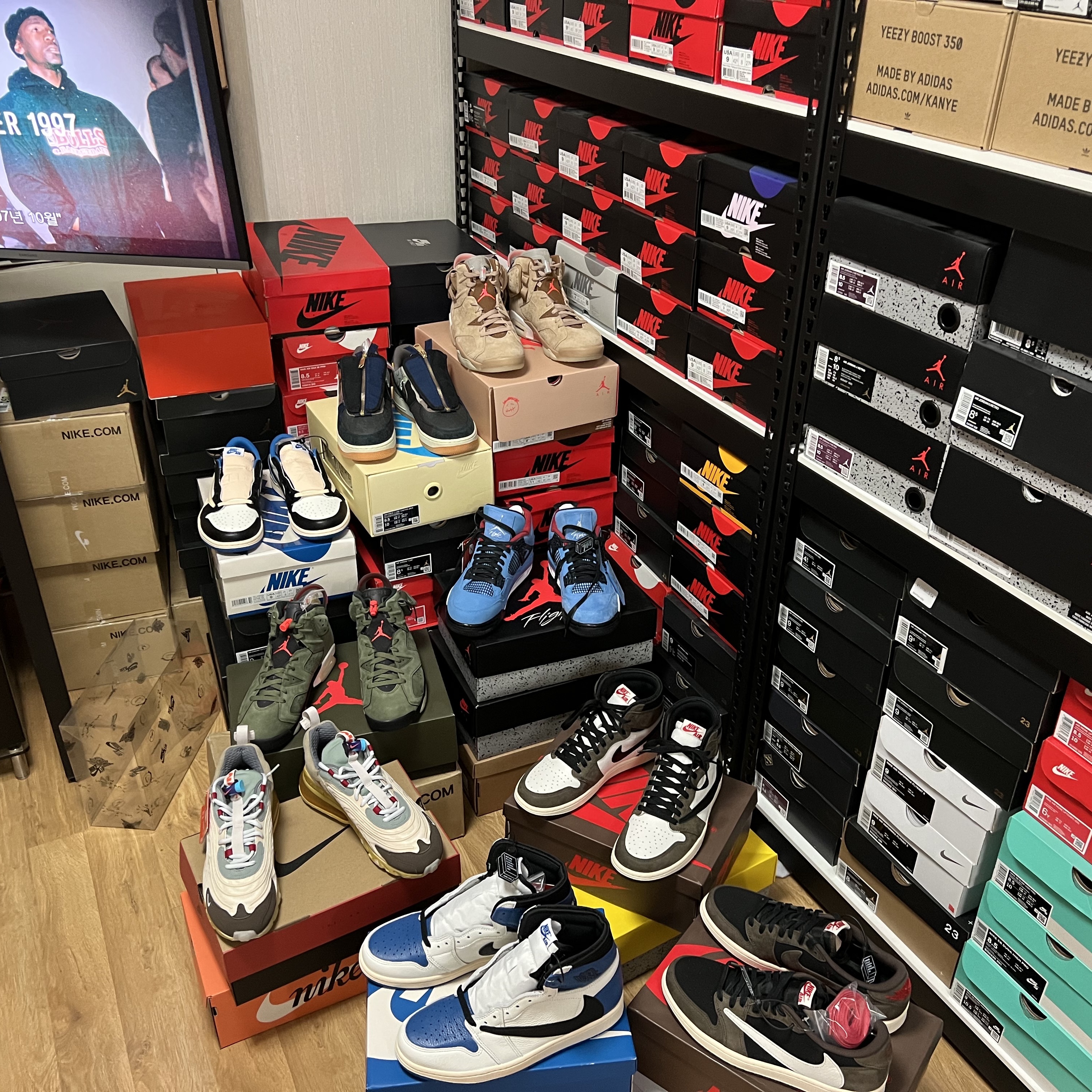 Jordan 1 x Travis Scott x Fragment Retro Low OG SP Military Blue, Jordan 1 x Travis Scott Retro High OG SP Mocha 착용 스타일