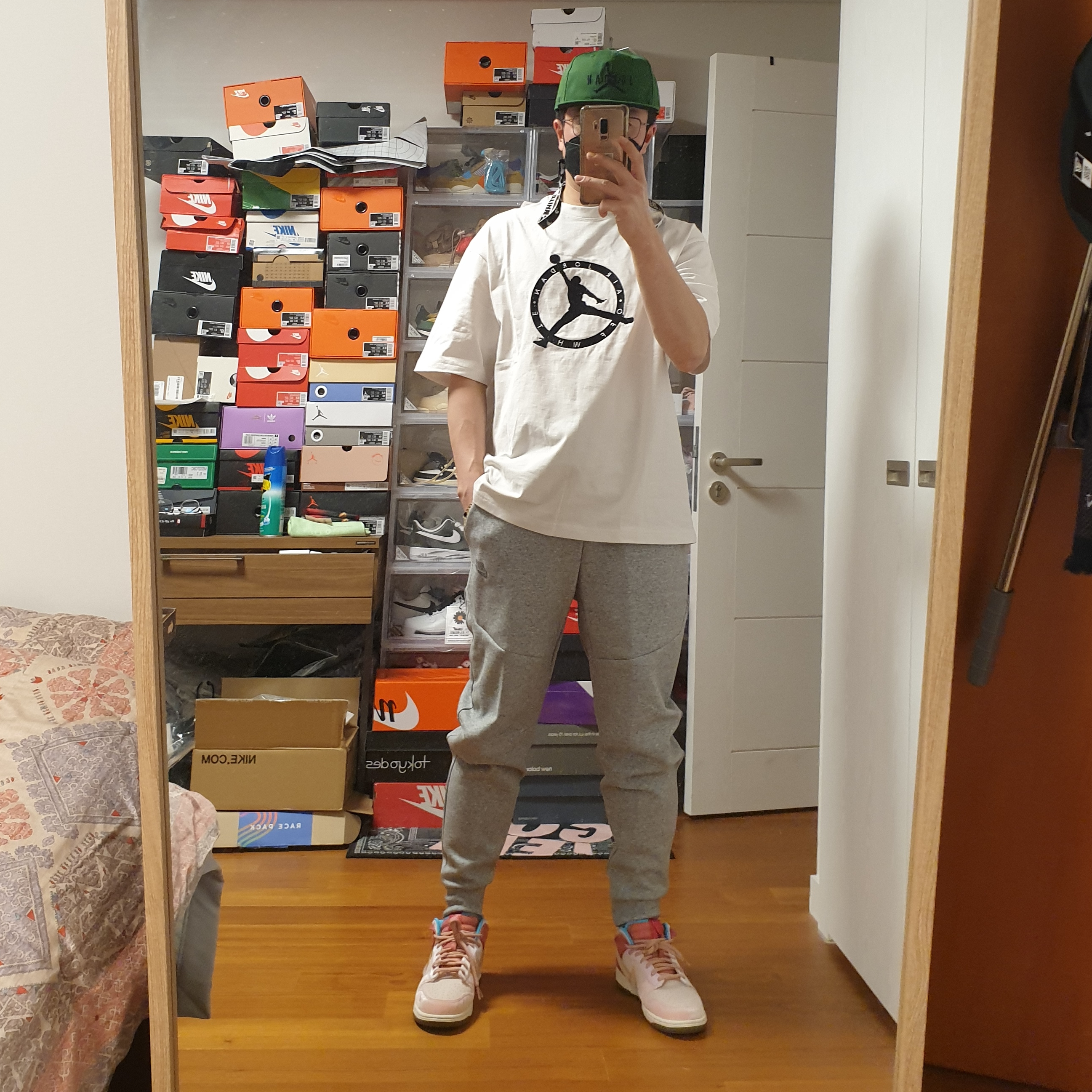 Jordan x Off-White S/S T-Shirt Phantom - Asia, Jordan x Off-White Pro Jumpman Air Cap Forest Green 착용 스타일 - 2