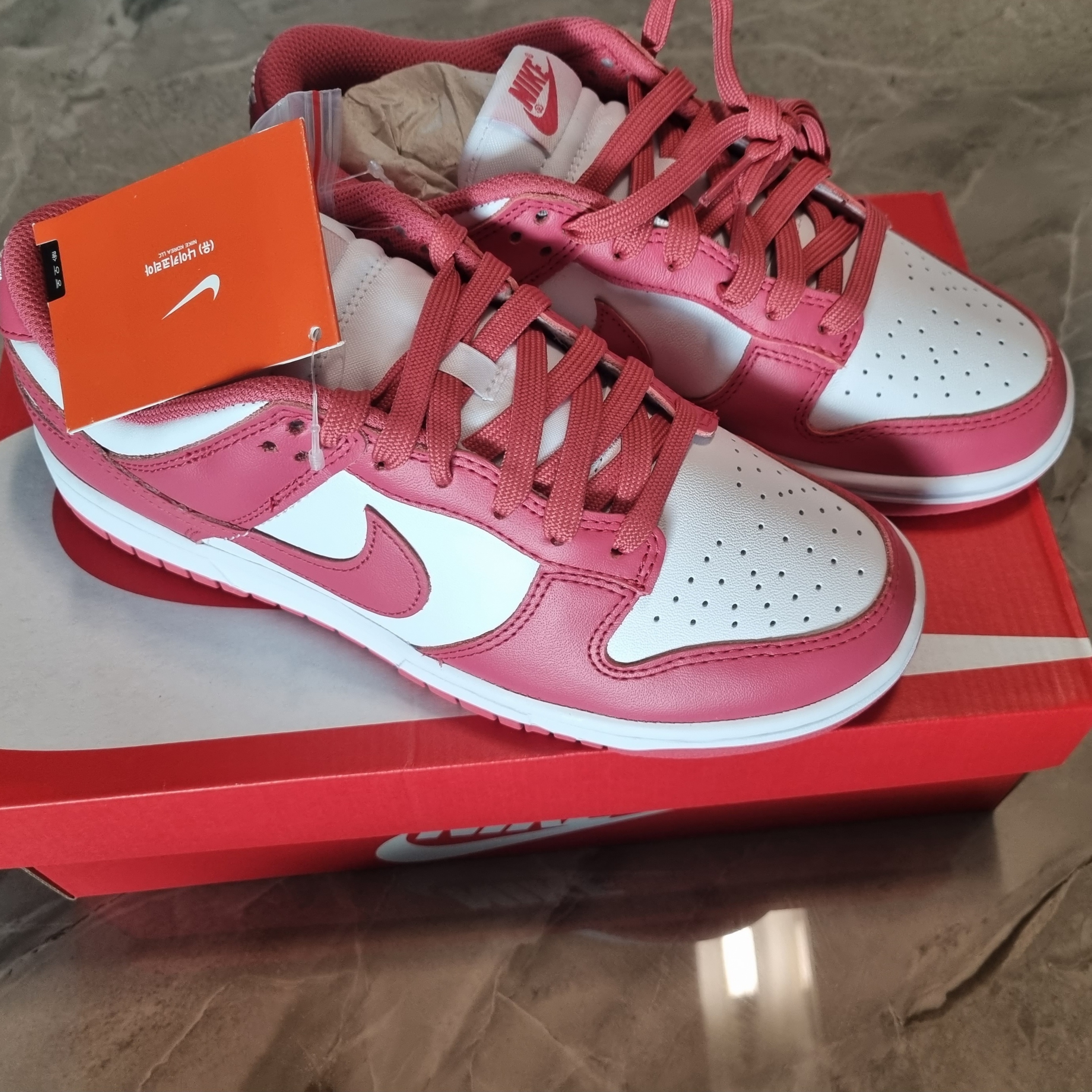 (W) Nike Dunk Low Archeo Pink 착용 스타일 - 1